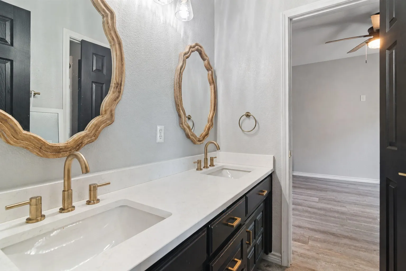 Single Family Residence For Sale in Hood County , 717 Pintail Court, Granbury, Texas 76049, 4 Bedroom, 5 Bathroom, 5 Garage spaces, 3,407 Sqft, built in 1997, Price $1,200,000, mls#21348140, Real Estate Agent in Granbury, Homes For Sale in Hood county, Homes For Sale in Granbury, Realtor in Granbury Texas, Real Estate Brokerage Independent Realty Texas, Luminita Cordes Realtor