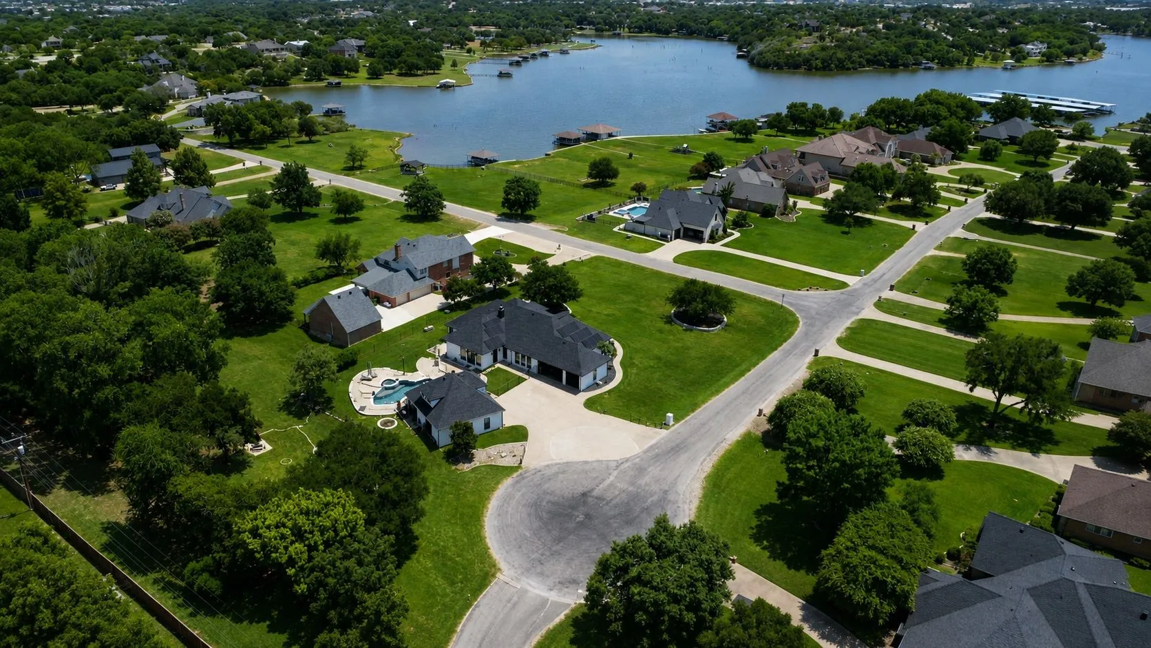 Single Family Residence For Sale in Hood County , 717 Pintail Court, Granbury, Texas 76049, 4 Bedroom, 5 Bathroom, 5 Garage spaces, 3,407 Sqft, built in 1997, Price $1,200,000, mls#21348140, Real Estate Agent in Granbury, Homes For Sale in Hood county, Homes For Sale in Granbury, Realtor in Granbury Texas, Real Estate Brokerage Independent Realty Texas, Luminita Cordes Realtor