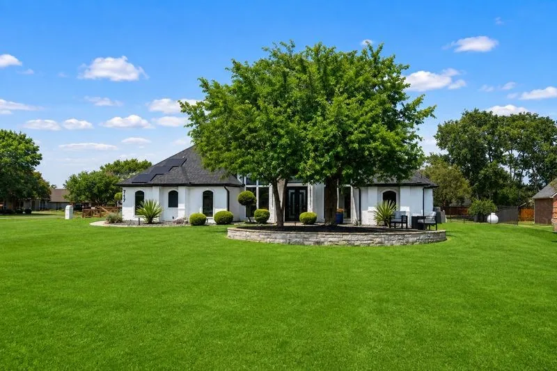 Single Family Residence For Sale in Hood County , 717 Pintail Court, Granbury, Texas 76049, 4 Bedroom, 5 Bathroom, 5 Garage spaces, 3,407 Sqft, built in 1997, Price $1,200,000, mls#21348140, Real Estate Agent in Granbury, Homes For Sale in Hood county, Homes For Sale in Granbury, Realtor in Granbury Texas, Real Estate Brokerage Independent Realty Texas, Luminita Cordes Realtor