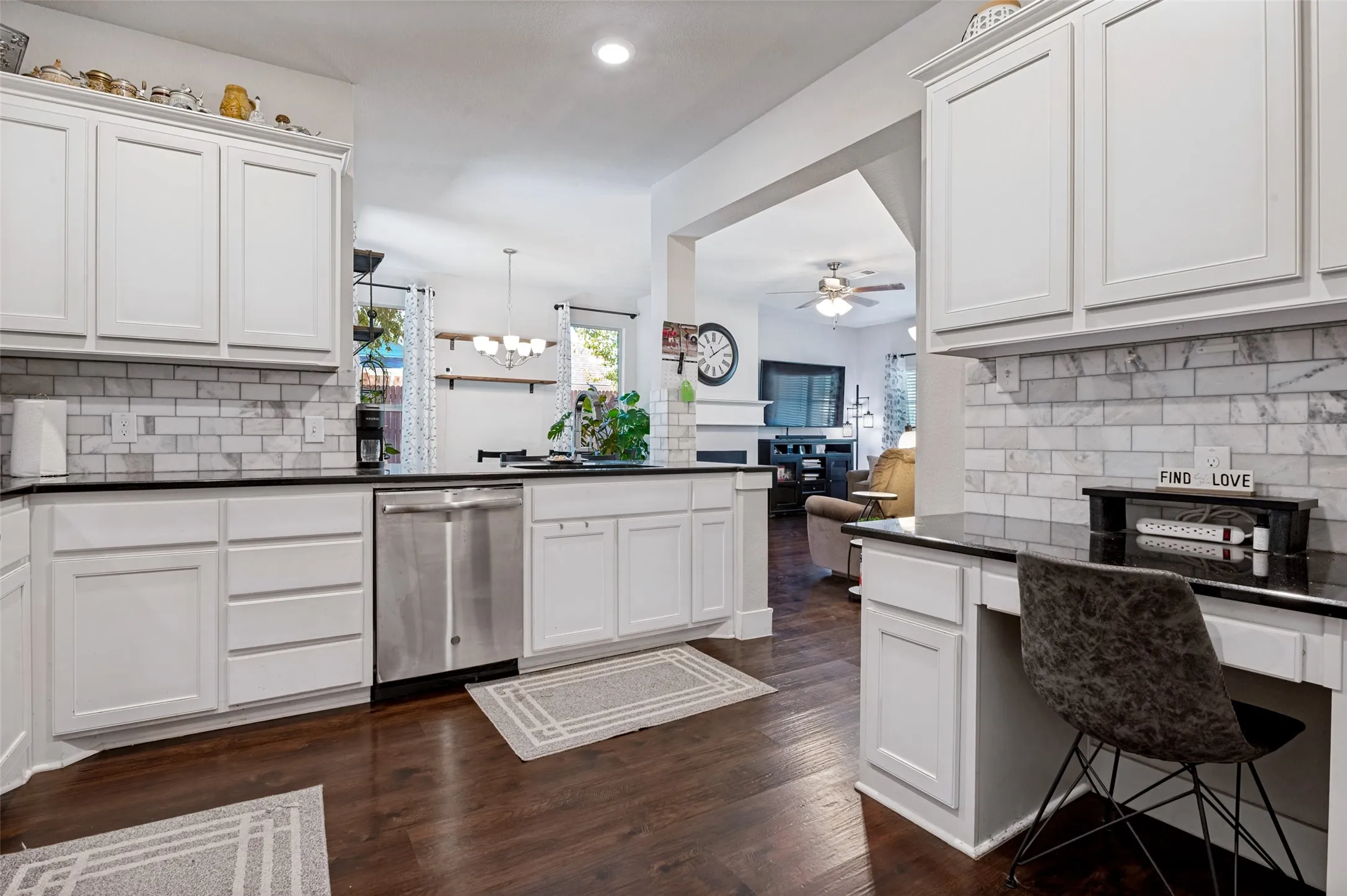 Single Family Residence For Sale in Ellis County , 909 Cope Street, Mansfield, Texas 76065, 4 Bedroom, 3 Bathroom, 3 Garage spaces, 1,682 Sqft, built in 2019, mls#21360359, Real Estate Agent in Mansfield, Homes For Sale in Ellis county, Homes For Sale in Mansfield, Realtor in Mansfield Texas, Real Estate Brokerage Independent Realty Texas, Luminita Cordes Realtor