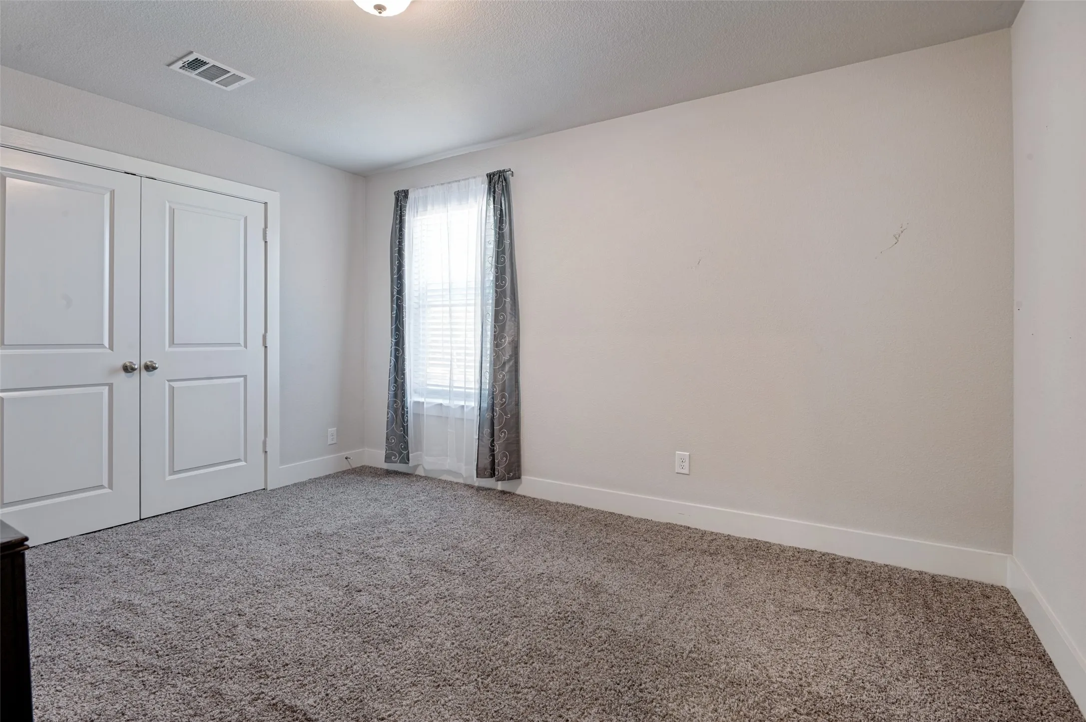 Single Family Residence For Sale in Ellis County , 909 Cope Street, Mansfield, Texas 76065, 4 Bedroom, 3 Bathroom, 3 Garage spaces, 1,682 Sqft, built in 2019, mls#21360359, Real Estate Agent in Mansfield, Homes For Sale in Ellis county, Homes For Sale in Mansfield, Realtor in Mansfield Texas, Real Estate Brokerage Independent Realty Texas, Luminita Cordes Realtor