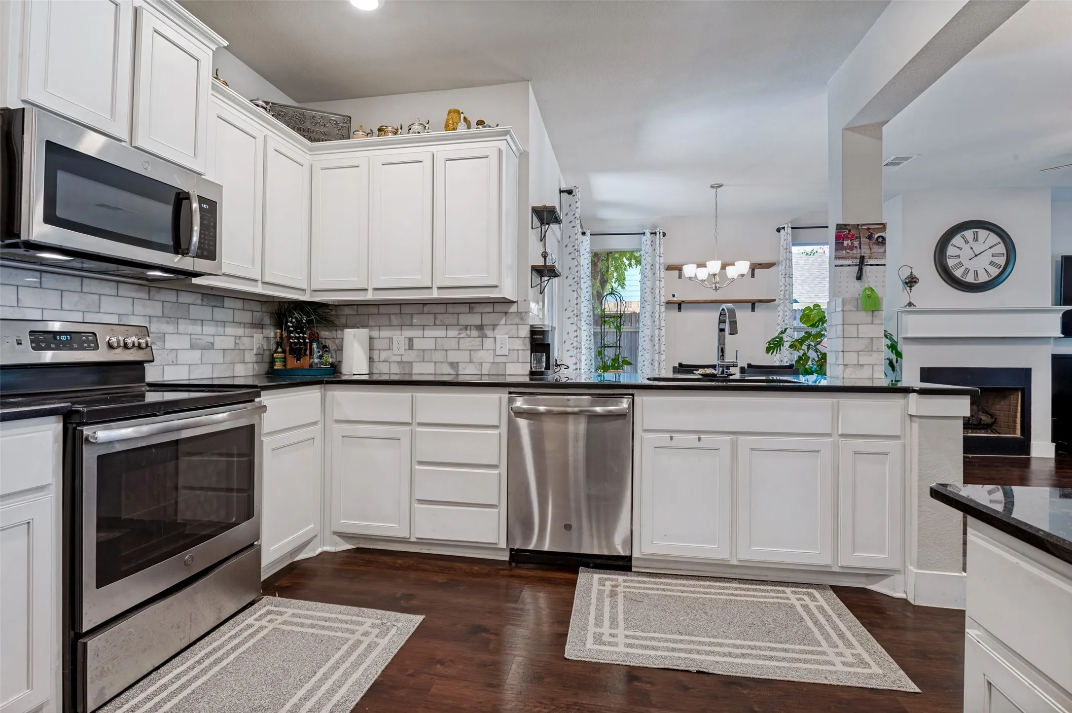 Single Family Residence For Sale in Ellis County , 909 Cope Street, Mansfield, Texas 76065, 4 Bedroom, 3 Bathroom, 3 Garage spaces, 1,682 Sqft, built in 2019, mls#21360359, Real Estate Agent in Mansfield, Homes For Sale in Ellis county, Homes For Sale in Mansfield, Realtor in Mansfield Texas, Real Estate Brokerage Independent Realty Texas, Luminita Cordes Realtor