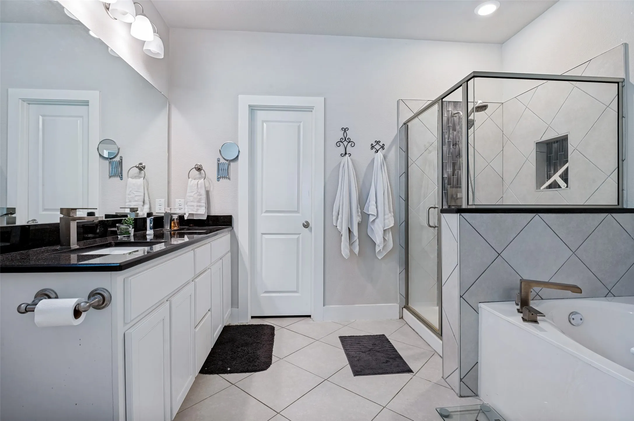 Single Family Residence For Sale in Ellis County , 909 Cope Street, Mansfield, Texas 76065, 4 Bedroom, 3 Bathroom, 3 Garage spaces, 1,682 Sqft, built in 2019, mls#21360359, Real Estate Agent in Mansfield, Homes For Sale in Ellis county, Homes For Sale in Mansfield, Realtor in Mansfield Texas, Real Estate Brokerage Independent Realty Texas, Luminita Cordes Realtor