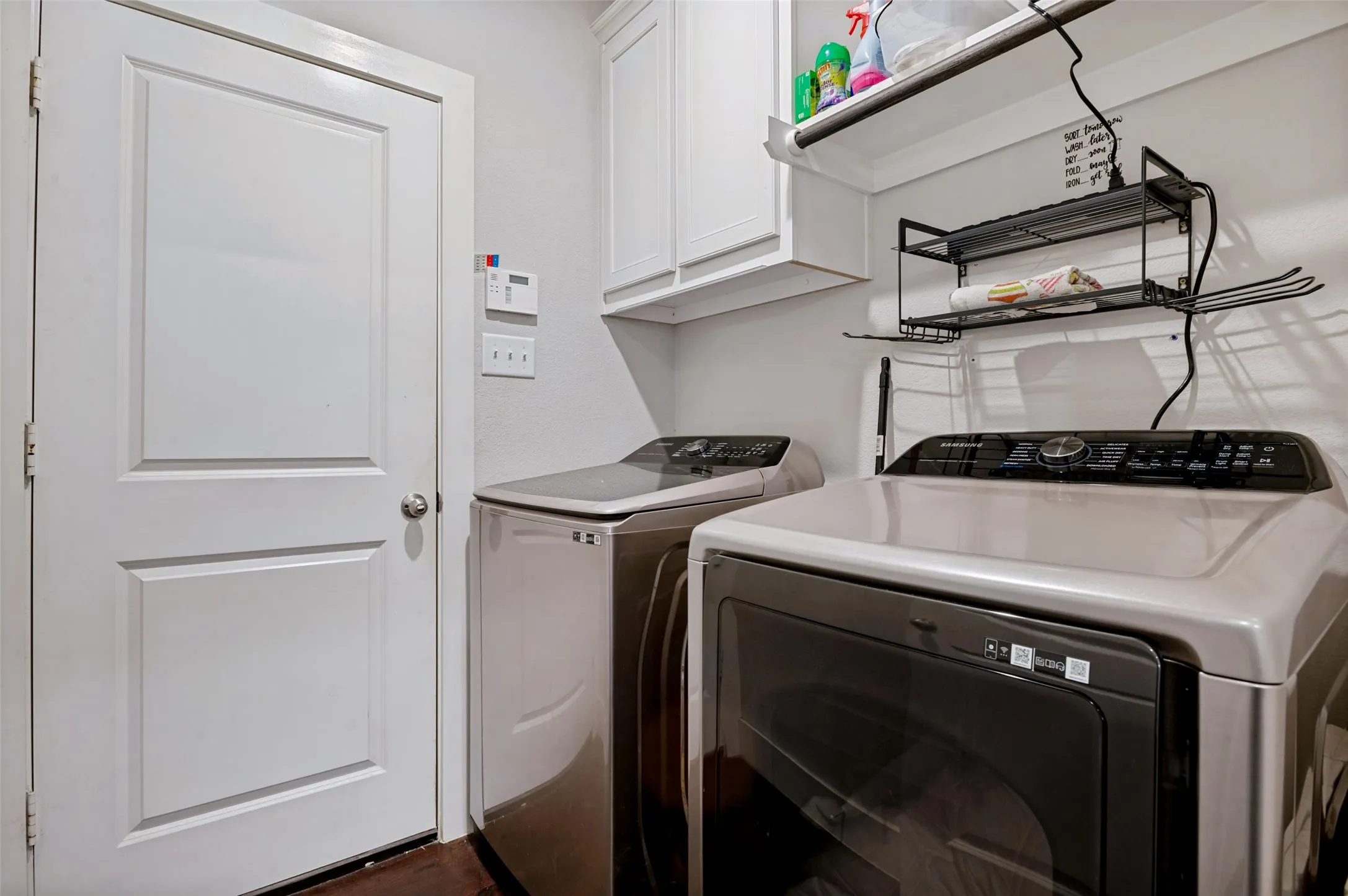 Single Family Residence For Sale in Ellis County , 909 Cope Street, Mansfield, Texas 76065, 4 Bedroom, 3 Bathroom, 3 Garage spaces, 1,682 Sqft, built in 2019, mls#21360359, Real Estate Agent in Mansfield, Homes For Sale in Ellis county, Homes For Sale in Mansfield, Realtor in Mansfield Texas, Real Estate Brokerage Independent Realty Texas, Luminita Cordes Realtor