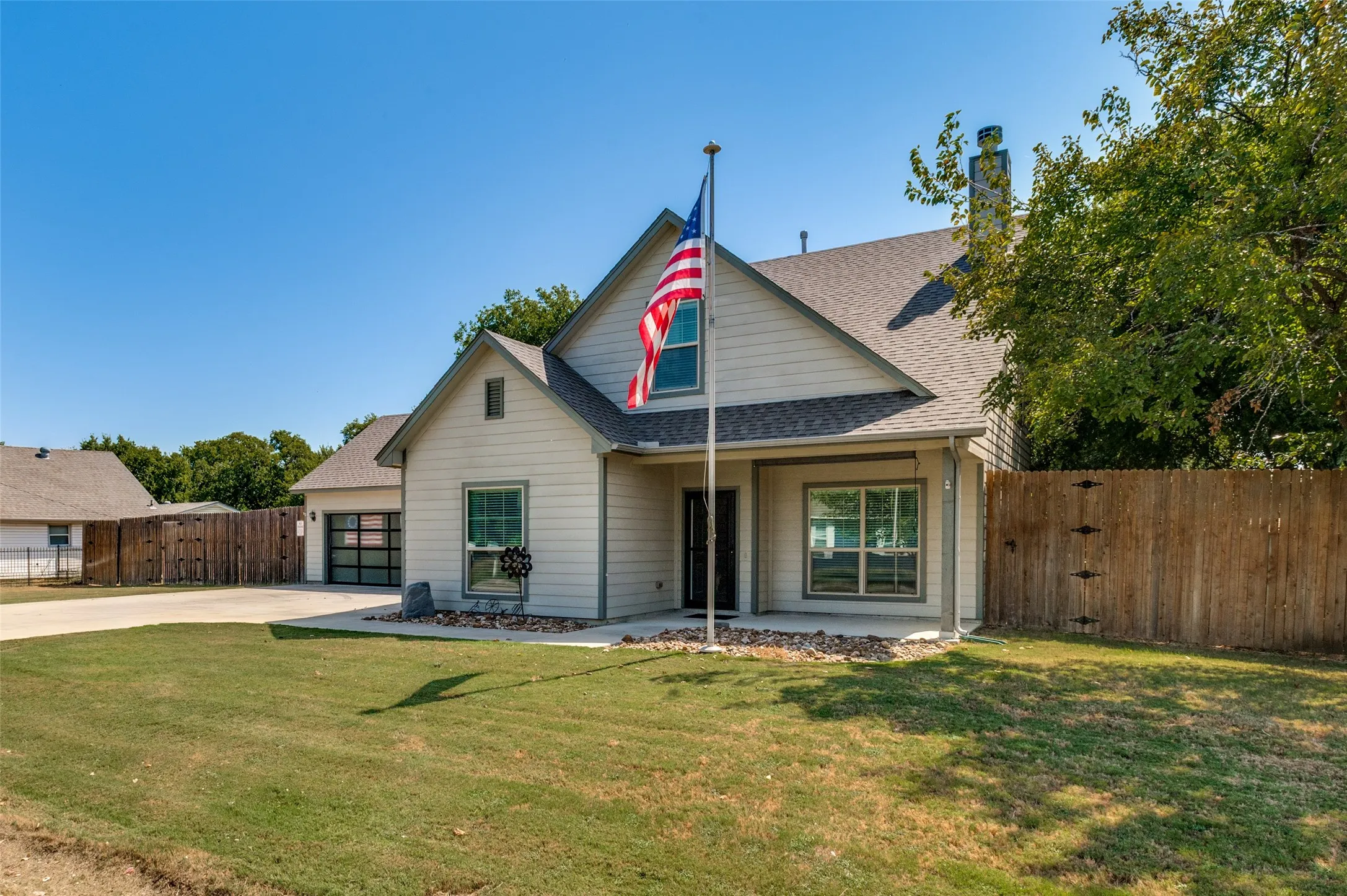 Single Family Residence For Sale in Ellis County , 909 Cope Street, Mansfield, Texas 76065, 4 Bedroom, 3 Bathroom, 3 Garage spaces, 1,682 Sqft, built in 2019, mls#21360359, Real Estate Agent in Mansfield, Homes For Sale in Ellis county, Homes For Sale in Mansfield, Realtor in Mansfield Texas, Real Estate Brokerage Independent Realty Texas, Luminita Cordes Realtor