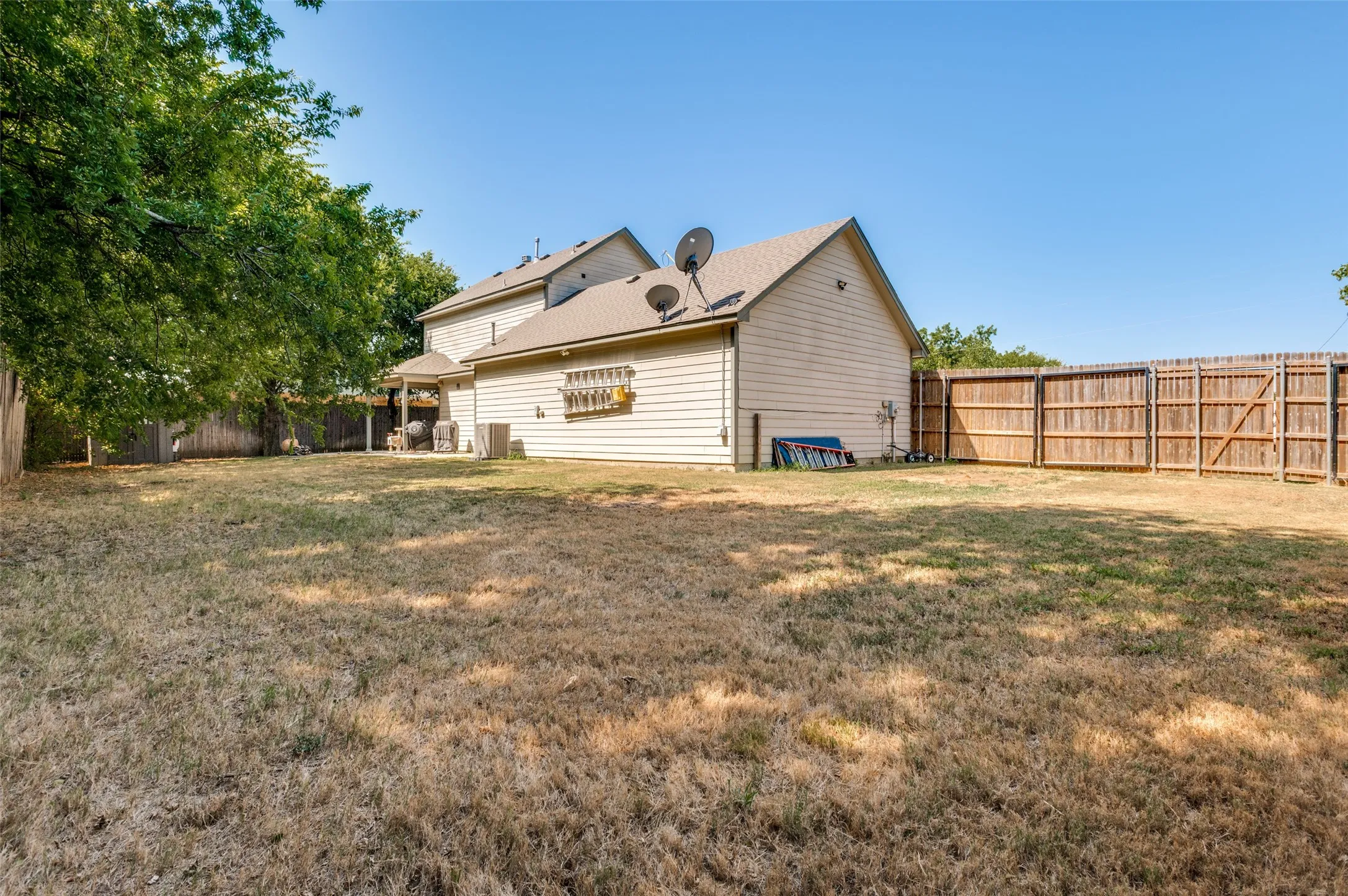 Single Family Residence For Sale in Ellis County , 909 Cope Street, Mansfield, Texas 76065, 4 Bedroom, 3 Bathroom, 3 Garage spaces, 1,682 Sqft, built in 2019, mls#21360359, Real Estate Agent in Mansfield, Homes For Sale in Ellis county, Homes For Sale in Mansfield, Realtor in Mansfield Texas, Real Estate Brokerage Independent Realty Texas, Luminita Cordes Realtor