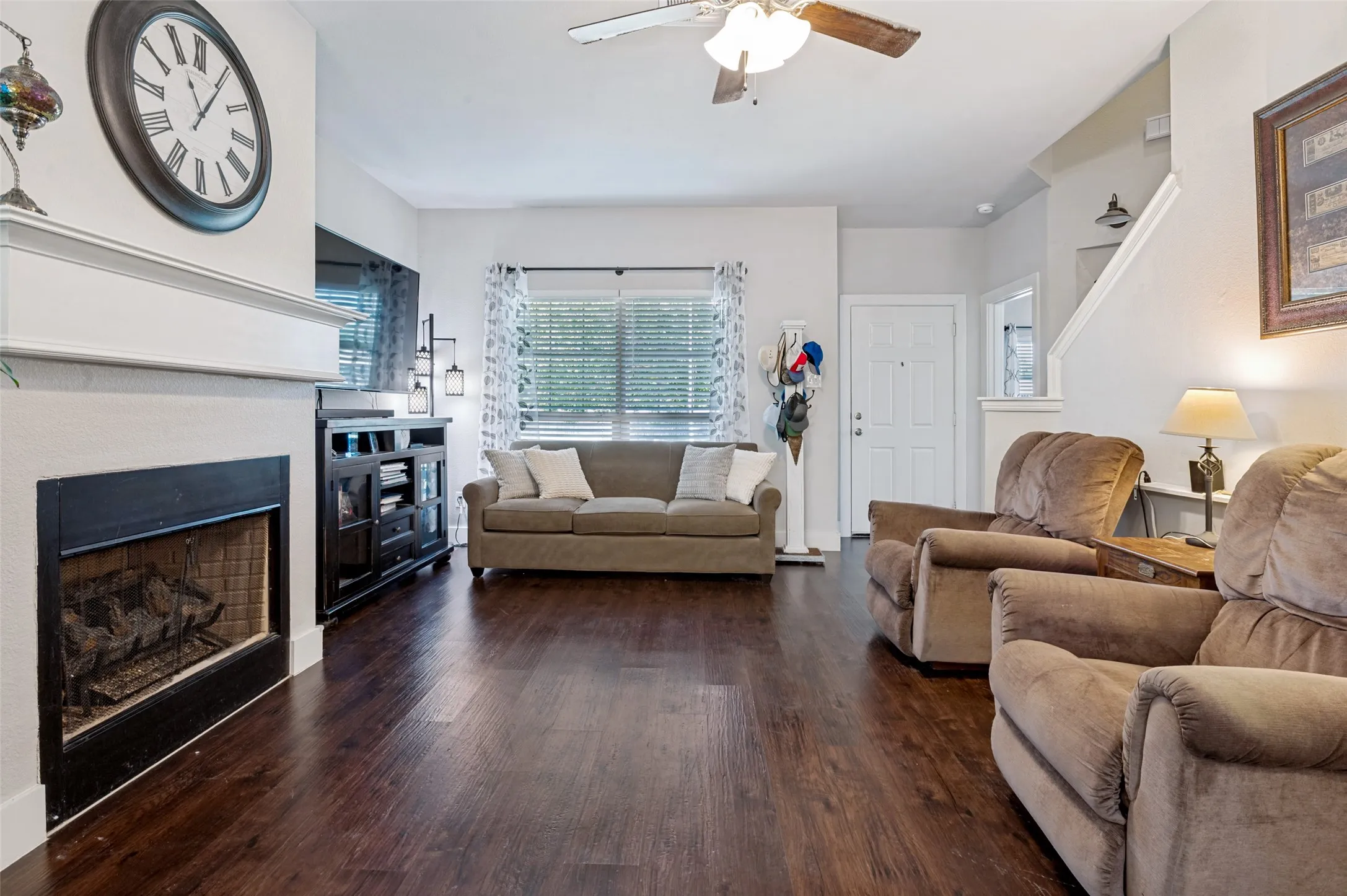 Single Family Residence For Sale in Ellis County , 909 Cope Street, Mansfield, Texas 76065, 4 Bedroom, 3 Bathroom, 3 Garage spaces, 1,682 Sqft, built in 2019, mls#21360359, Real Estate Agent in Mansfield, Homes For Sale in Ellis county, Homes For Sale in Mansfield, Realtor in Mansfield Texas, Real Estate Brokerage Independent Realty Texas, Luminita Cordes Realtor