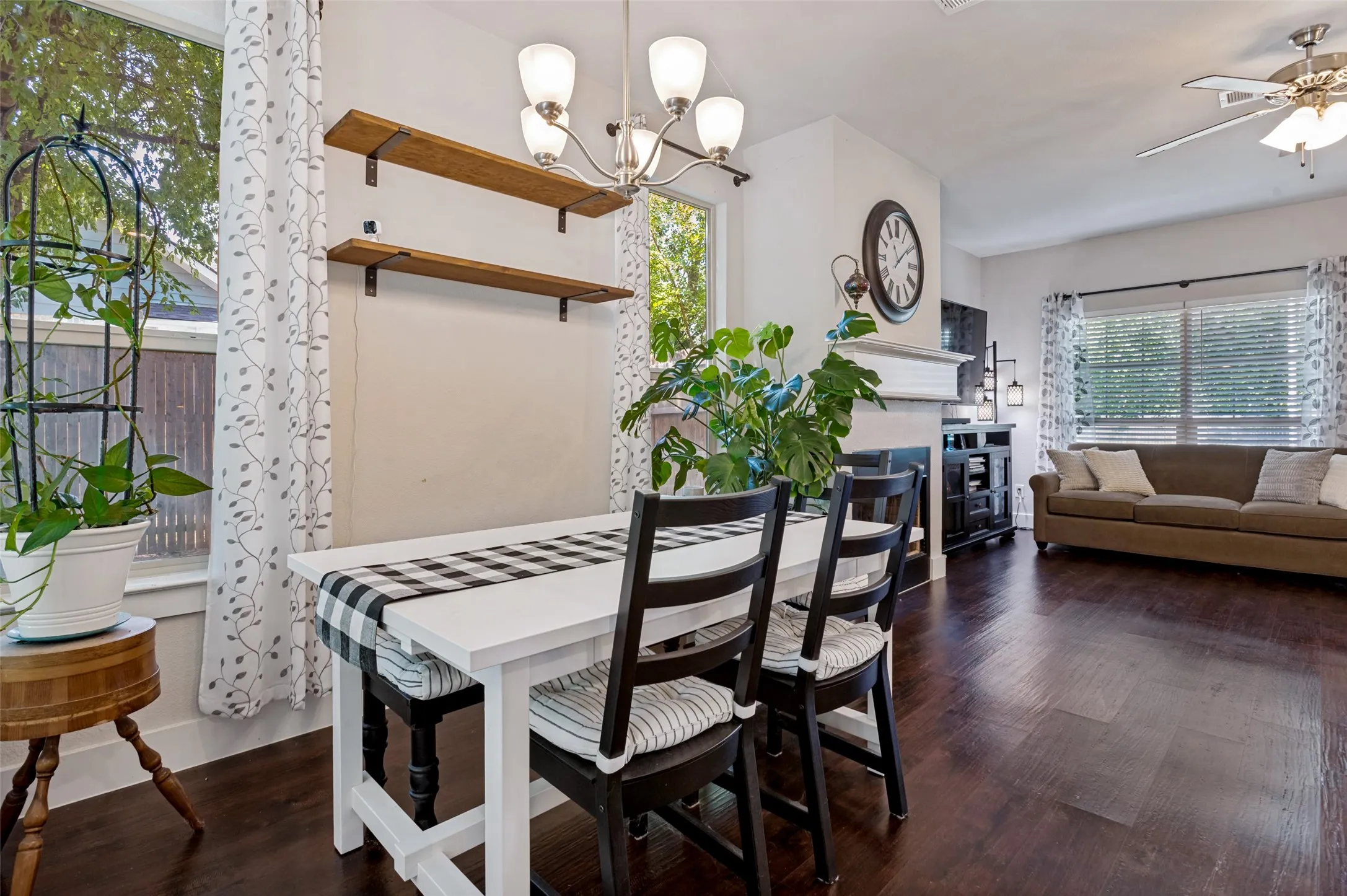 Single Family Residence For Sale in Ellis County , 909 Cope Street, Mansfield, Texas 76065, 4 Bedroom, 3 Bathroom, 3 Garage spaces, 1,682 Sqft, built in 2019, mls#21360359, Real Estate Agent in Mansfield, Homes For Sale in Ellis county, Homes For Sale in Mansfield, Realtor in Mansfield Texas, Real Estate Brokerage Independent Realty Texas, Luminita Cordes Realtor