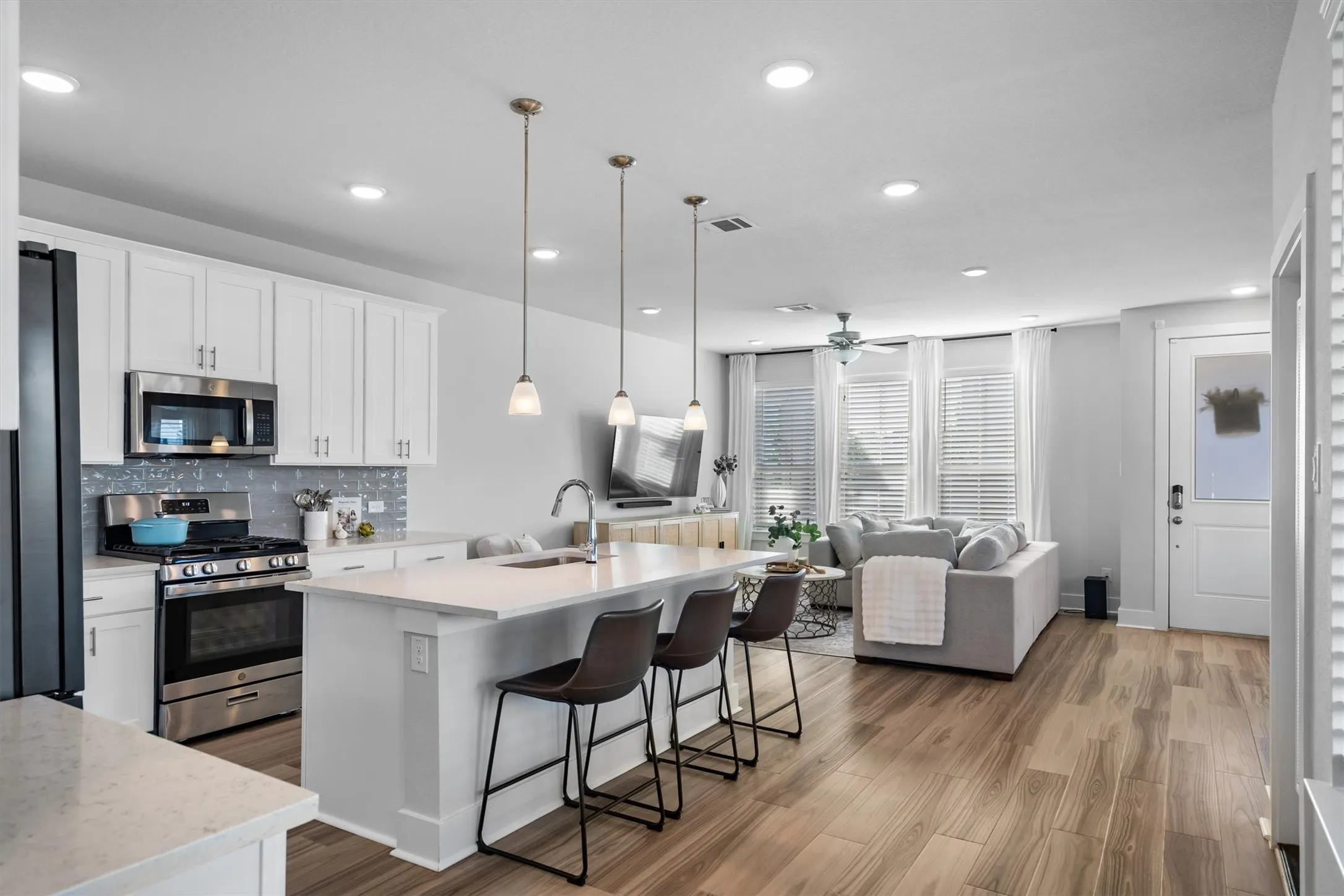Single Family Residence For Rent in Denton County , 1346 Roundup Way, Argyle, Texas 76226, 3 Bedroom, 3 Bathroom, 2 Garage spaces, 1,661 Sqft, built in 2023, mls#21359287, Real Estate Agent in Argyle, Homes For Rent in Denton county, Homes For Rent in Argyle, Realtor in Argyle Texas, Real Estate Brokerage Independent Realty Texas, Luminita Cordes Realtor
