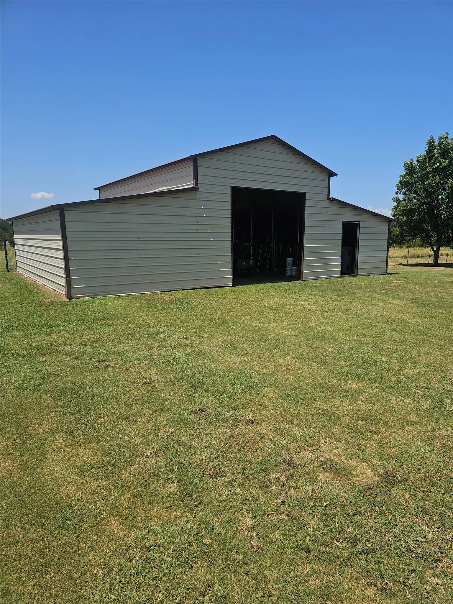 Single Family Residence For Sale in Grayson County , 1575 Terry Lane, Sherman, Texas 75092, 4 Bedroom, 2 Bathroom, Garage spaces, 2,333 Sqft, built in 1971, mls#21355336, Real Estate Agent in Sherman, Homes For Sale in Grayson county, Homes For Sale in Sherman, Realtor in Sherman Texas, Real Estate Brokerage Independent Realty Texas, Luminita Cordes Realtor