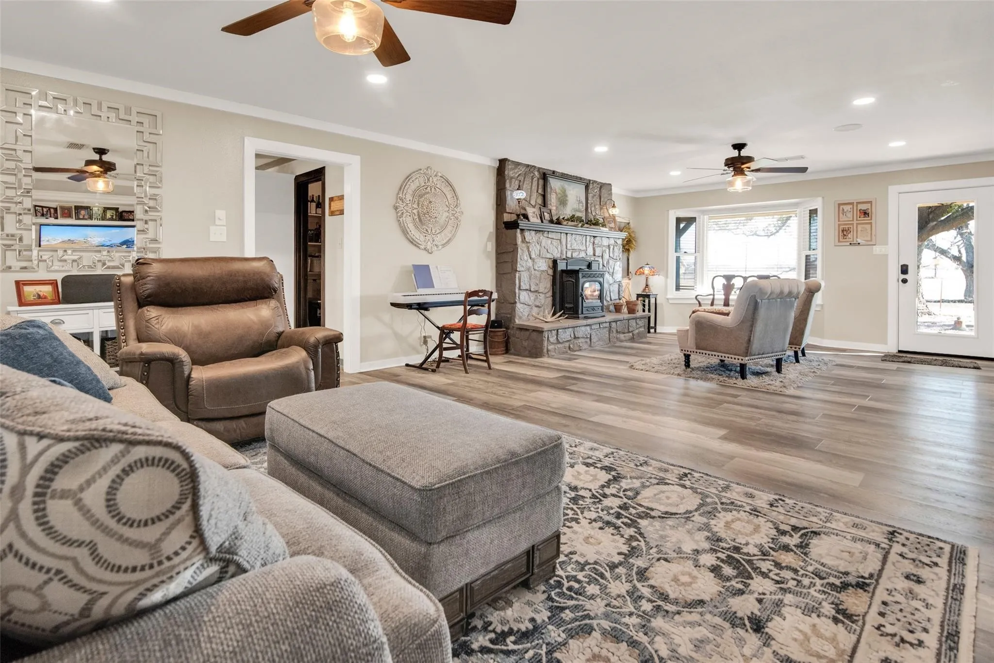 Single Family Residence For Sale in Grayson County , 1575 Terry Lane, Sherman, Texas 75092, 4 Bedroom, 2 Bathroom, Garage spaces, 2,333 Sqft, built in 1971, mls#21355336, Real Estate Agent in Sherman, Homes For Sale in Grayson county, Homes For Sale in Sherman, Realtor in Sherman Texas, Real Estate Brokerage Independent Realty Texas, Luminita Cordes Realtor