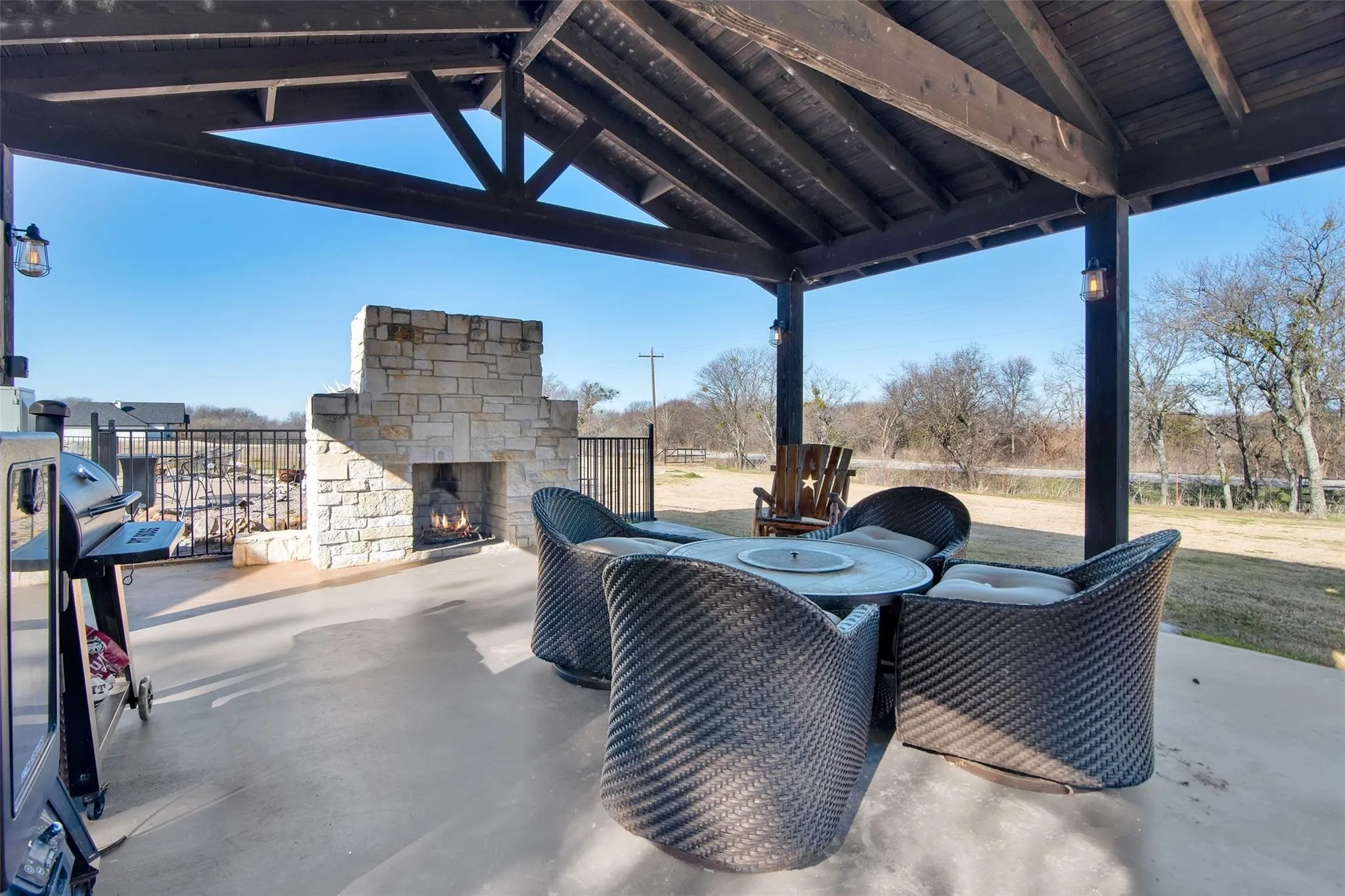 Single Family Residence For Sale in Grayson County , 1575 Terry Lane, Sherman, Texas 75092, 4 Bedroom, 2 Bathroom, Garage spaces, 2,333 Sqft, built in 1971, mls#21355336, Real Estate Agent in Sherman, Homes For Sale in Grayson county, Homes For Sale in Sherman, Realtor in Sherman Texas, Real Estate Brokerage Independent Realty Texas, Luminita Cordes Realtor