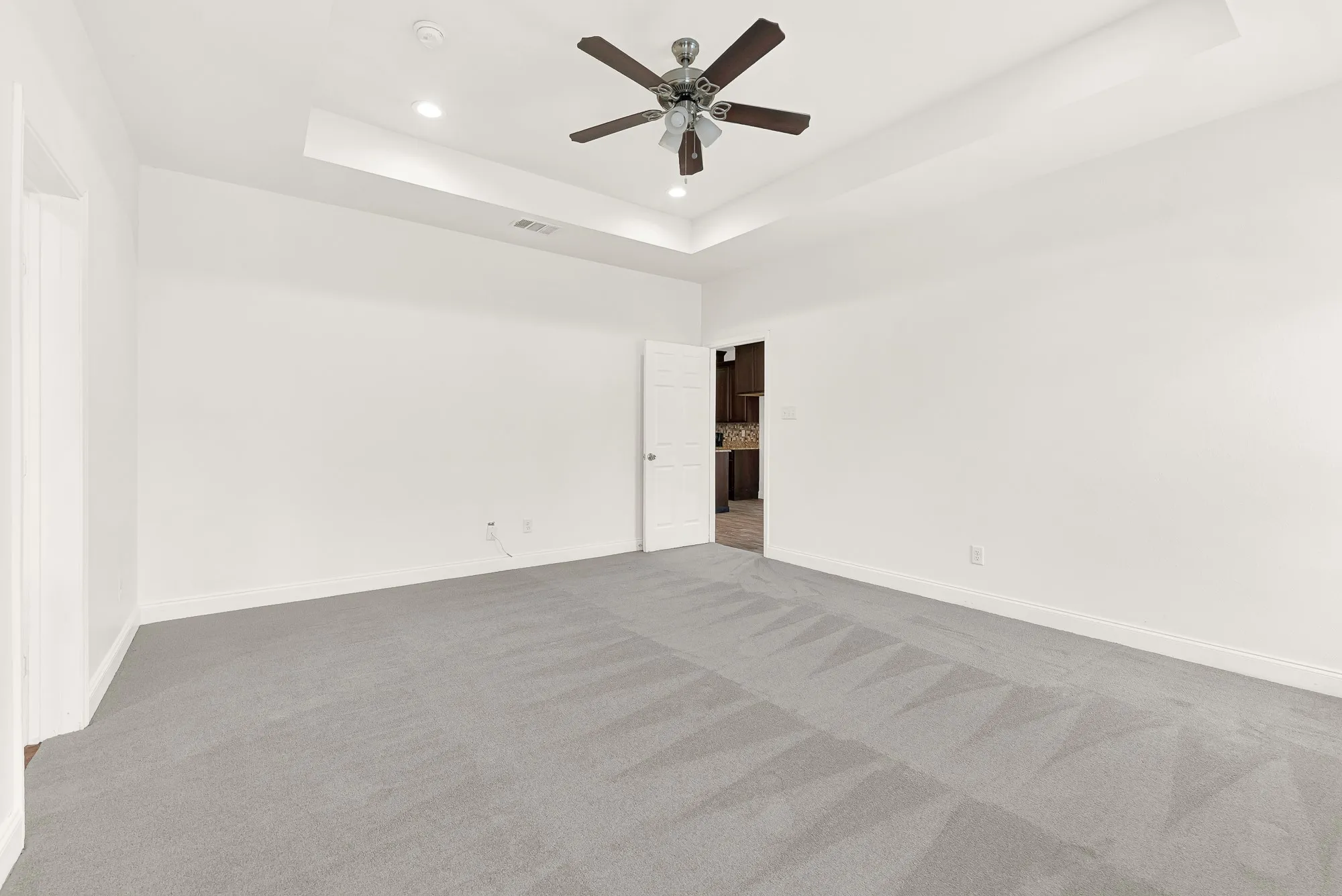 Single Family Residence For Sale in Hunt County , 1421 Jones Street, Greenville, Texas 75401, 3 Bedroom, 2 Bathroom, 2 Garage spaces, 1,618 Sqft, built in 2018, mls#21359388, Real Estate Agent in Greenville, Homes For Sale in Hunt county, Homes For Sale in Greenville, Realtor in Greenville Texas, Real Estate Brokerage Independent Realty Texas, Luminita Cordes Realtor