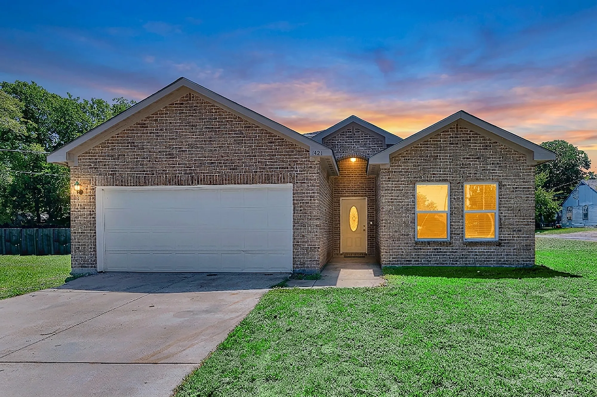 Single Family Residence For Sale in Hunt County , 1421 Jones Street, Greenville, Texas 75401, 3 Bedroom, 2 Bathroom, 2 Garage spaces, 1,618 Sqft, built in 2018, mls#21359388, Real Estate Agent in Greenville, Homes For Sale in Hunt county, Homes For Sale in Greenville, Realtor in Greenville Texas, Real Estate Brokerage Independent Realty Texas, Luminita Cordes Realtor
