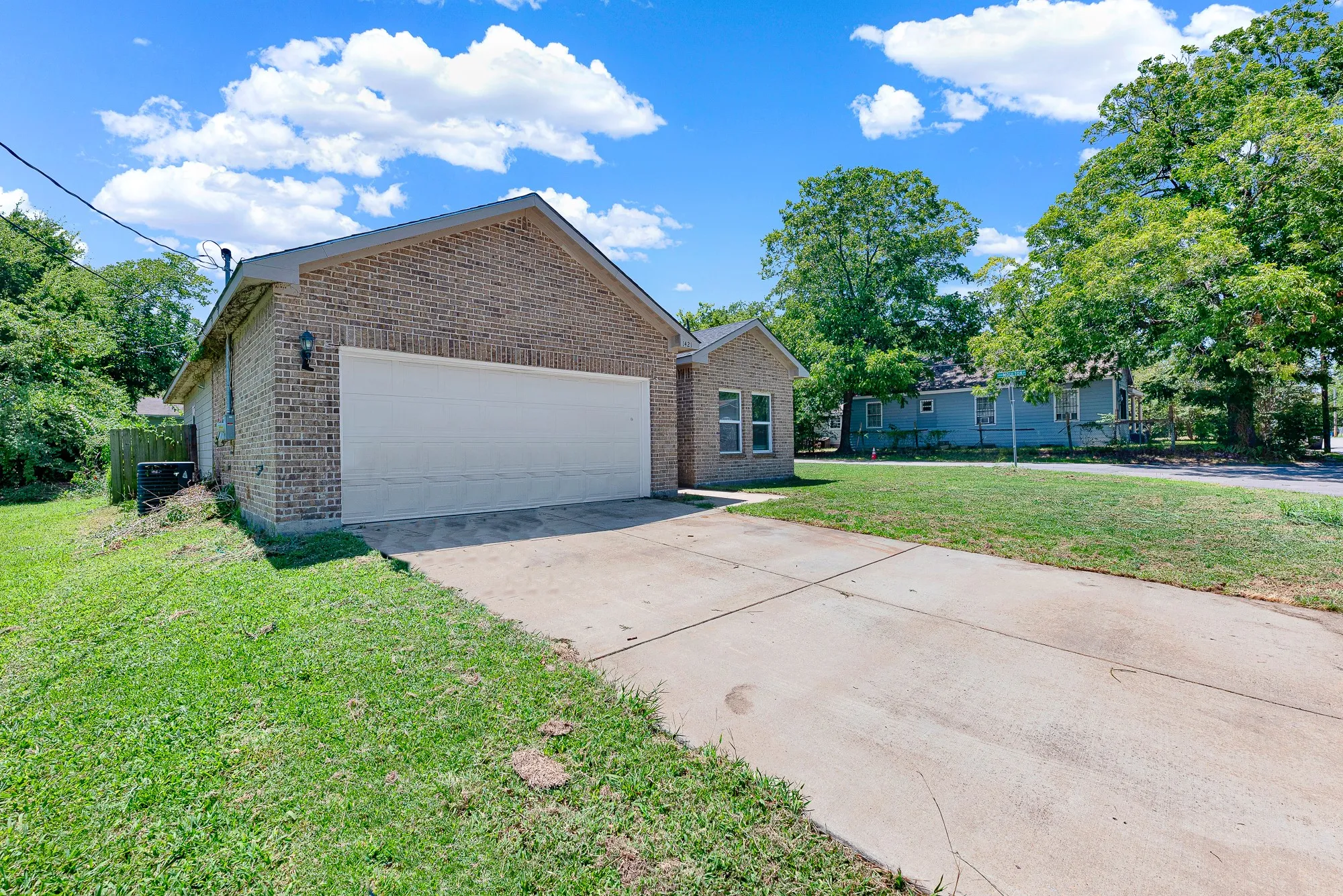 Single Family Residence For Sale in Hunt County , 1421 Jones Street, Greenville, Texas 75401, 3 Bedroom, 2 Bathroom, 2 Garage spaces, 1,618 Sqft, built in 2018, mls#21359388, Real Estate Agent in Greenville, Homes For Sale in Hunt county, Homes For Sale in Greenville, Realtor in Greenville Texas, Real Estate Brokerage Independent Realty Texas, Luminita Cordes Realtor