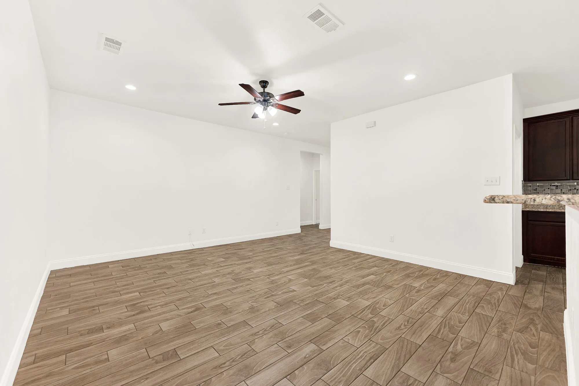 Single Family Residence For Sale in Hunt County , 1421 Jones Street, Greenville, Texas 75401, 3 Bedroom, 2 Bathroom, 2 Garage spaces, 1,618 Sqft, built in 2018, mls#21359388, Real Estate Agent in Greenville, Homes For Sale in Hunt county, Homes For Sale in Greenville, Realtor in Greenville Texas, Real Estate Brokerage Independent Realty Texas, Luminita Cordes Realtor