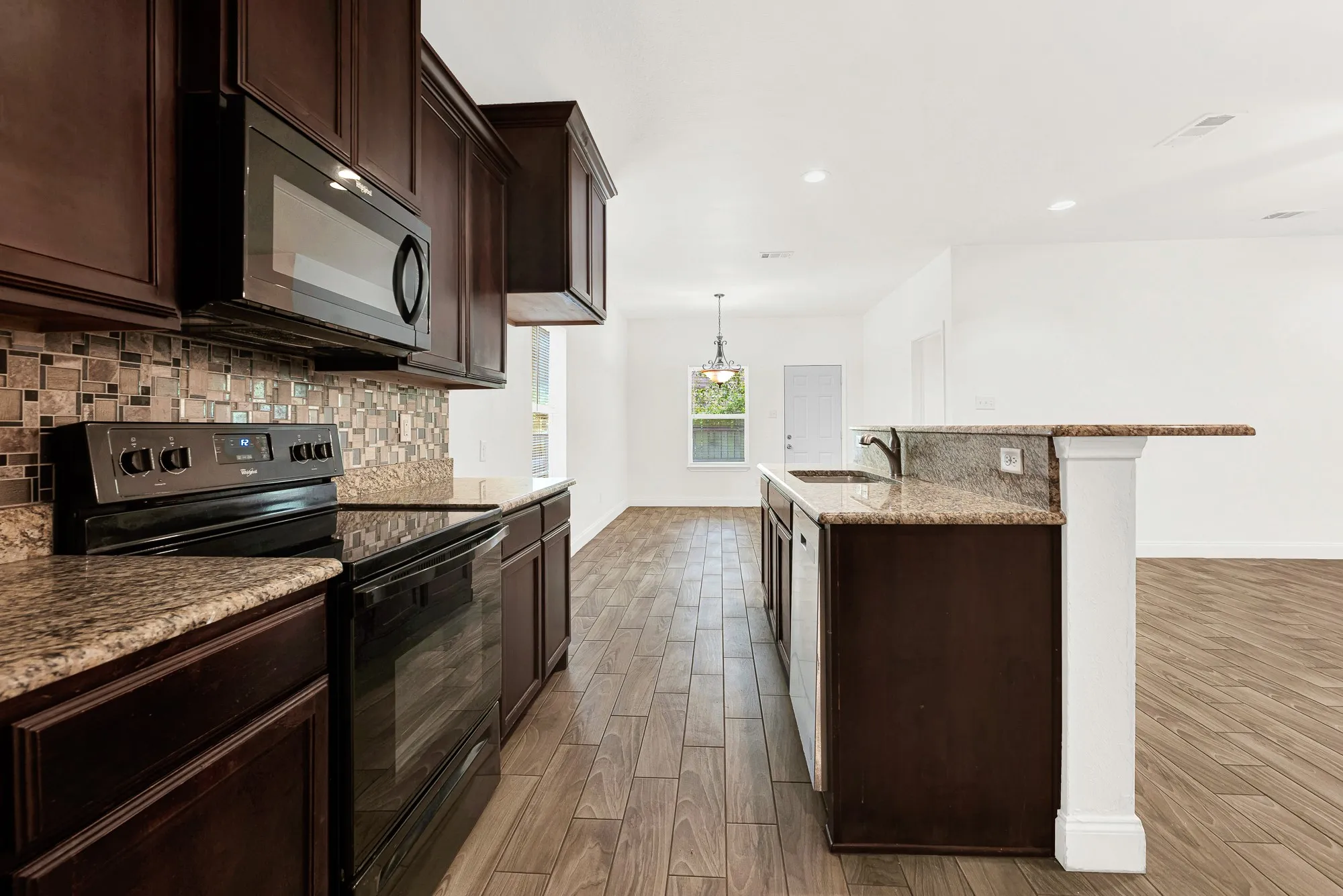 Single Family Residence For Sale in Hunt County , 1421 Jones Street, Greenville, Texas 75401, 3 Bedroom, 2 Bathroom, 2 Garage spaces, 1,618 Sqft, built in 2018, mls#21359388, Real Estate Agent in Greenville, Homes For Sale in Hunt county, Homes For Sale in Greenville, Realtor in Greenville Texas, Real Estate Brokerage Independent Realty Texas, Luminita Cordes Realtor