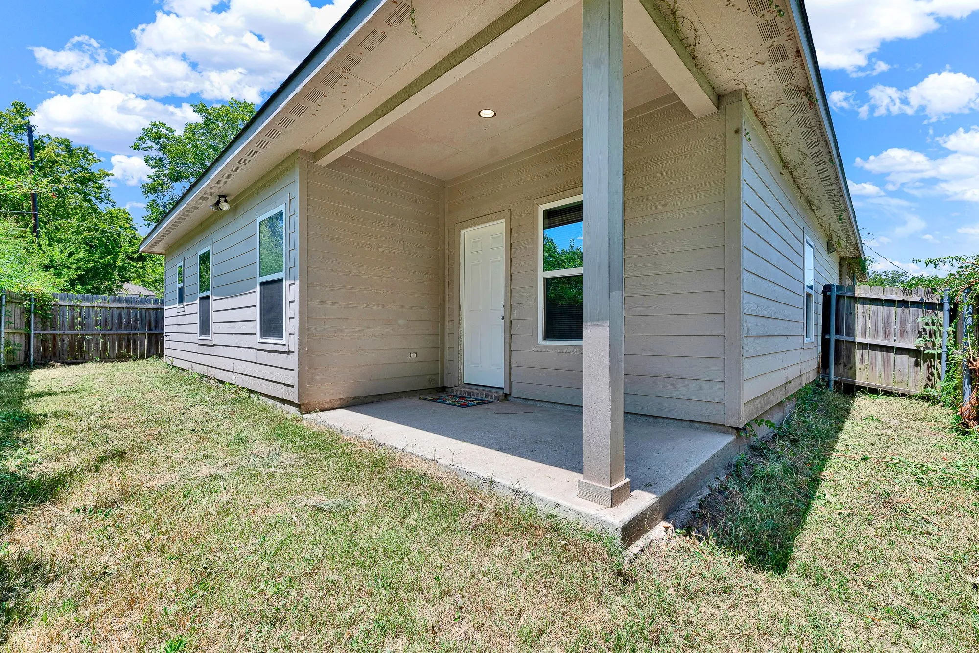Single Family Residence For Sale in Hunt County , 1421 Jones Street, Greenville, Texas 75401, 3 Bedroom, 2 Bathroom, 2 Garage spaces, 1,618 Sqft, built in 2018, mls#21359388, Real Estate Agent in Greenville, Homes For Sale in Hunt county, Homes For Sale in Greenville, Realtor in Greenville Texas, Real Estate Brokerage Independent Realty Texas, Luminita Cordes Realtor