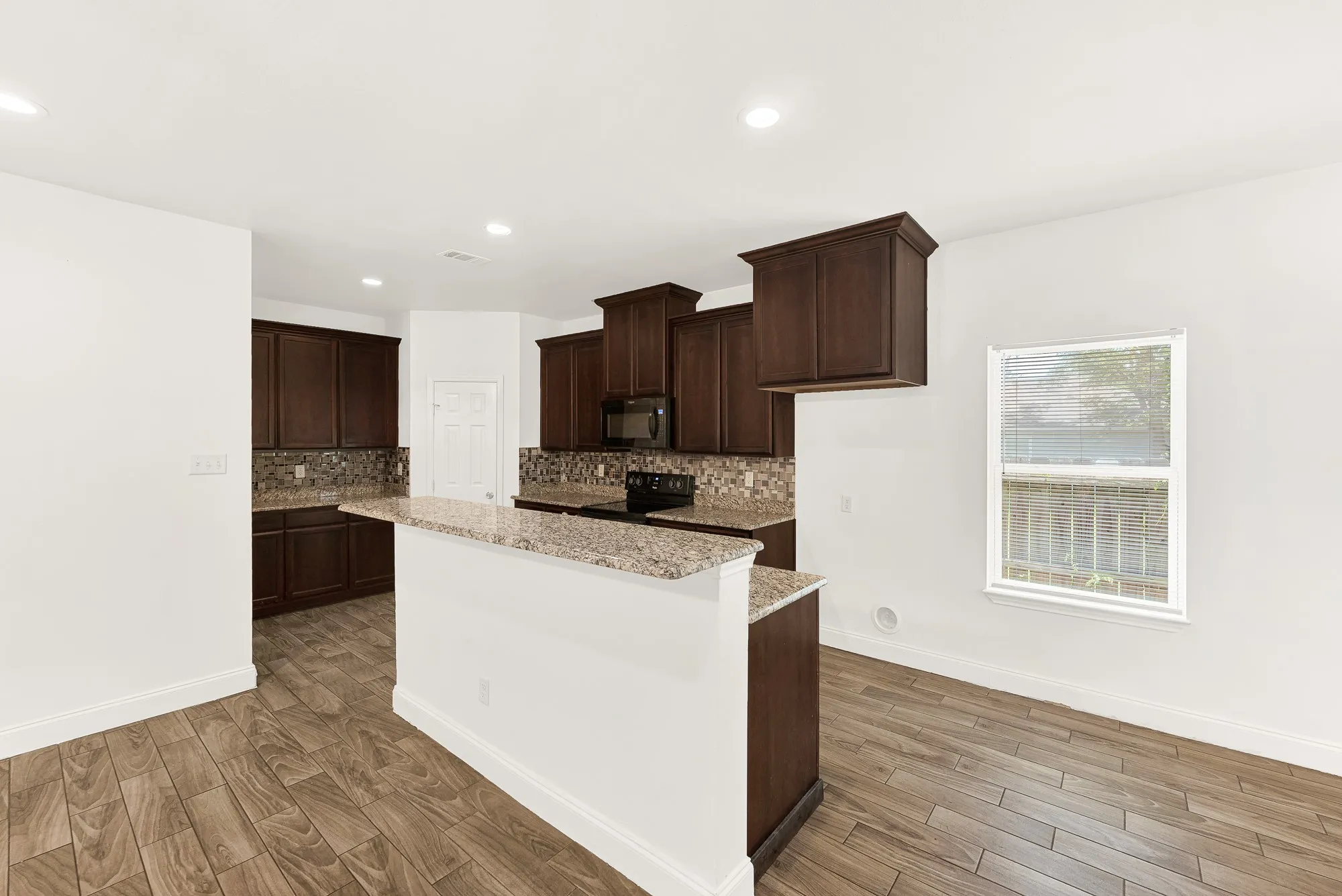 Single Family Residence For Sale in Hunt County , 1421 Jones Street, Greenville, Texas 75401, 3 Bedroom, 2 Bathroom, 2 Garage spaces, 1,618 Sqft, built in 2018, mls#21359388, Real Estate Agent in Greenville, Homes For Sale in Hunt county, Homes For Sale in Greenville, Realtor in Greenville Texas, Real Estate Brokerage Independent Realty Texas, Luminita Cordes Realtor