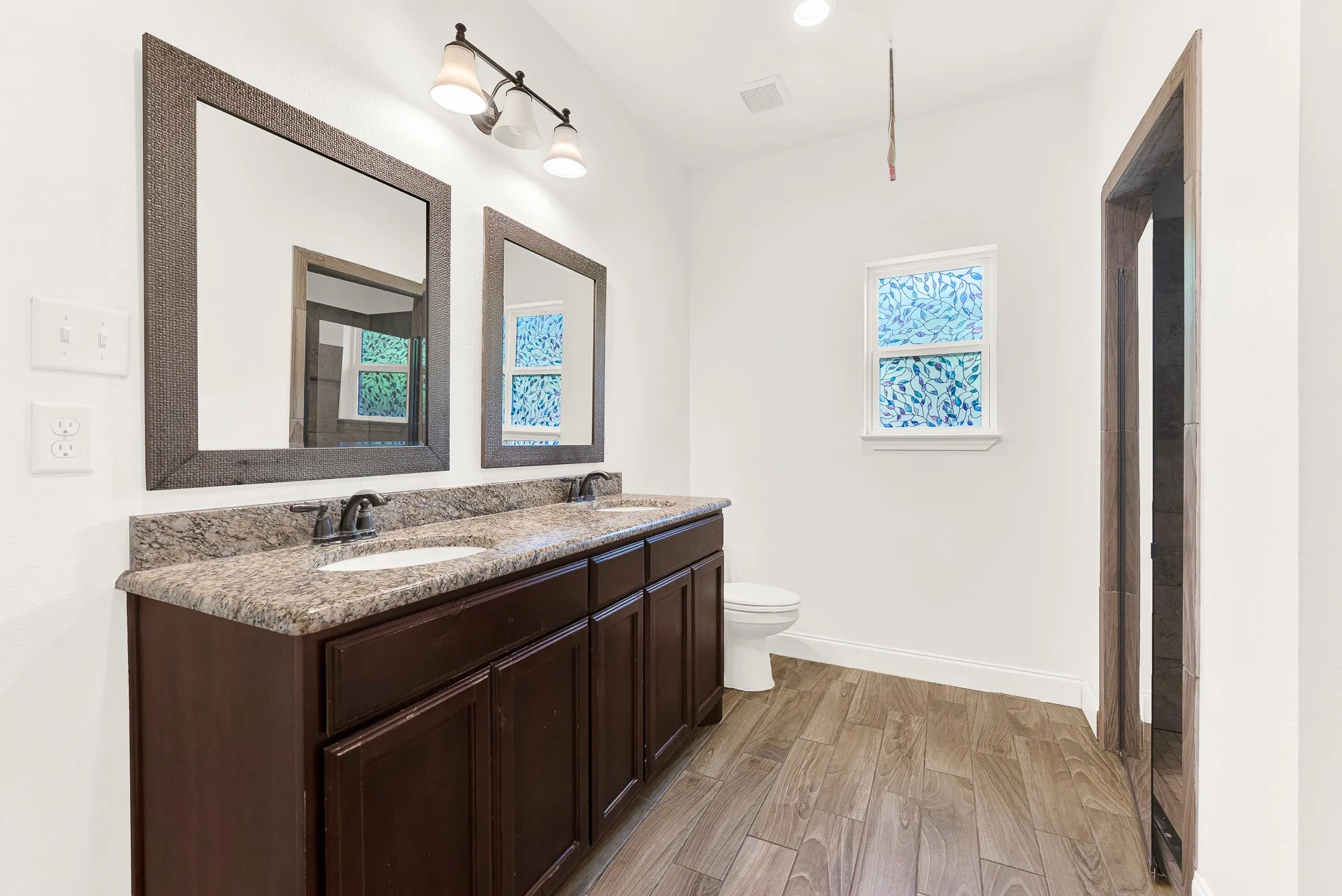 Single Family Residence For Sale in Hunt County , 1421 Jones Street, Greenville, Texas 75401, 3 Bedroom, 2 Bathroom, 2 Garage spaces, 1,618 Sqft, built in 2018, mls#21359388, Real Estate Agent in Greenville, Homes For Sale in Hunt county, Homes For Sale in Greenville, Realtor in Greenville Texas, Real Estate Brokerage Independent Realty Texas, Luminita Cordes Realtor
