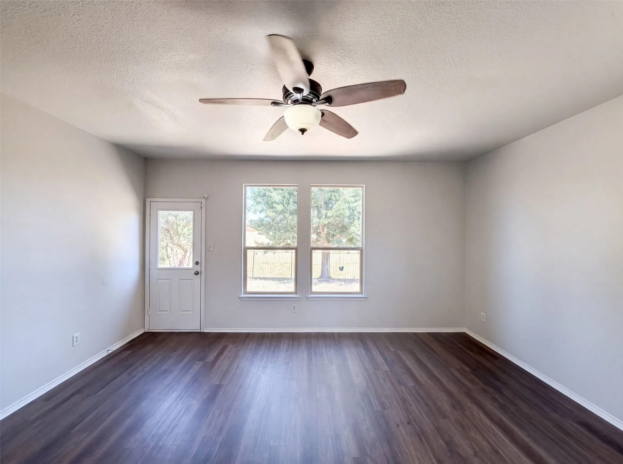 Single Family Residence For Sale in Tarrant County , 5928 Deck House Road, Fort Worth, Texas 76179, 3 Bedroom, 2 Bathroom, 2 Garage spaces, 1,378 Sqft, built in 2008, mls#21360396, Real Estate Agent in Fort Worth, Homes For Sale in Tarrant county, Homes For Sale in Fort Worth, Realtor in Fort Worth Texas, Real Estate Brokerage Independent Realty Texas, Luminita Cordes Realtor