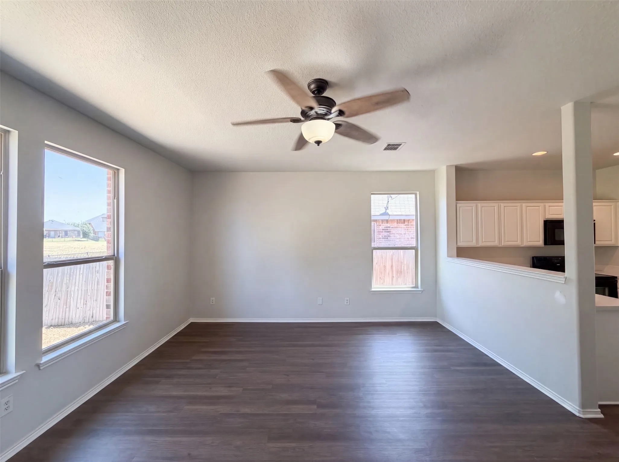 Single Family Residence For Sale in Tarrant County , 5928 Deck House Road, Fort Worth, Texas 76179, 3 Bedroom, 2 Bathroom, 2 Garage spaces, 1,378 Sqft, built in 2008, mls#21360396, Real Estate Agent in Fort Worth, Homes For Sale in Tarrant county, Homes For Sale in Fort Worth, Realtor in Fort Worth Texas, Real Estate Brokerage Independent Realty Texas, Luminita Cordes Realtor