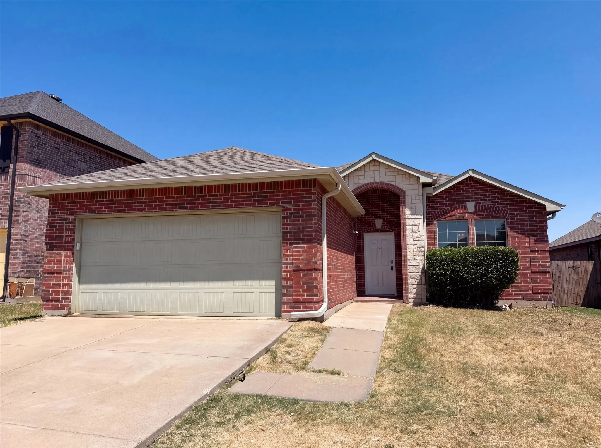 Single Family Residence For Sale in Tarrant County , 5928 Deck House Road, Fort Worth, Texas 76179, 3 Bedroom, 2 Bathroom, 2 Garage spaces, 1,378 Sqft, built in 2008, mls#21360396, Real Estate Agent in Fort Worth, Homes For Sale in Tarrant county, Homes For Sale in Fort Worth, Realtor in Fort Worth Texas, Real Estate Brokerage Independent Realty Texas, Luminita Cordes Realtor