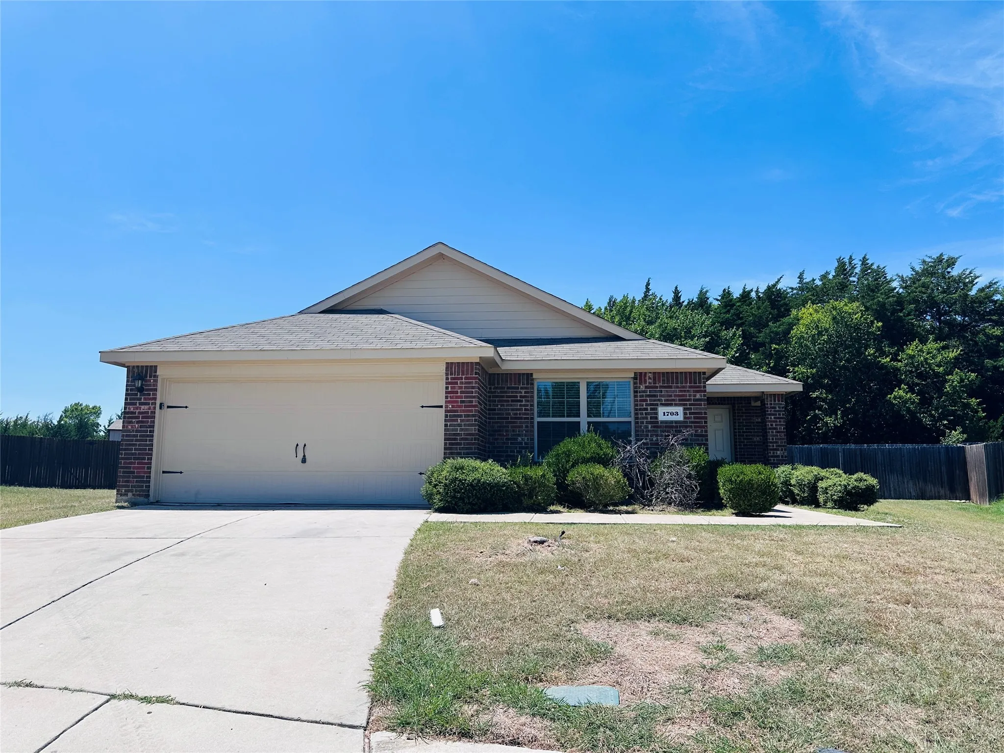 Single Family Residence For Sale in Dallas County , 1703 Eagle River Trail, Lancaster, Texas 75146, 3 Bedroom, 2 Bathroom, 2 Garage spaces, 1,594 Sqft, built in 2016, mls#21359908, Real Estate Agent in Lancaster, Homes For Sale in Dallas county, Homes For Sale in Lancaster, Realtor in Lancaster Texas, Real Estate Brokerage Independent Realty Texas, Luminita Cordes Realtor