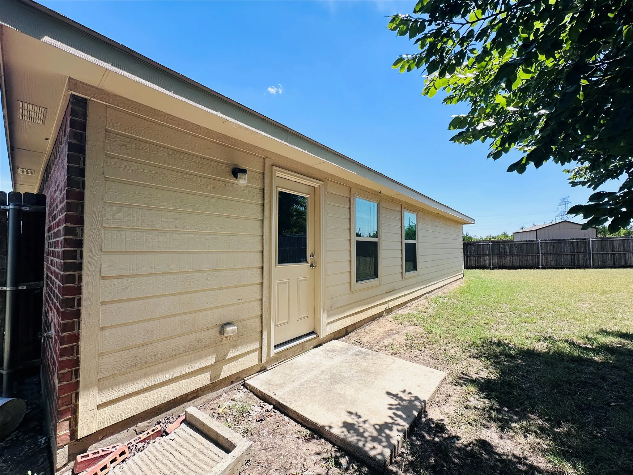 Single Family Residence For Sale in Dallas County , 1703 Eagle River Trail, Lancaster, Texas 75146, 3 Bedroom, 2 Bathroom, 2 Garage spaces, 1,594 Sqft, built in 2016, mls#21359908, Real Estate Agent in Lancaster, Homes For Sale in Dallas county, Homes For Sale in Lancaster, Realtor in Lancaster Texas, Real Estate Brokerage Independent Realty Texas, Luminita Cordes Realtor