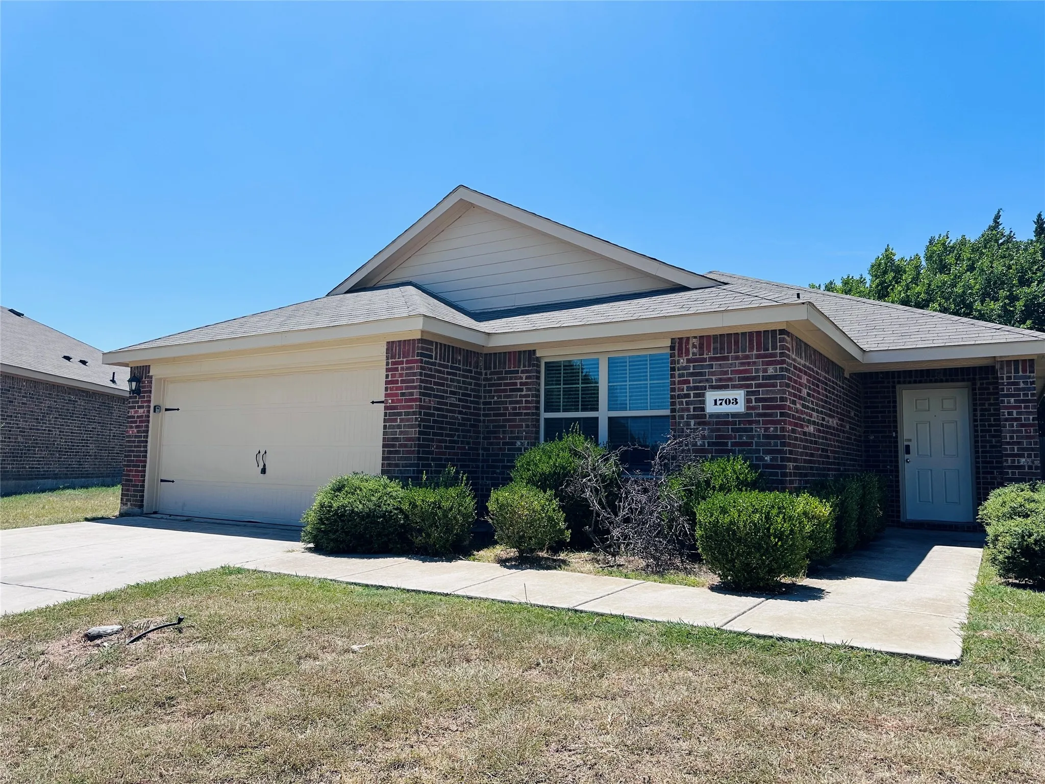 Single Family Residence For Sale in Dallas County , 1703 Eagle River Trail, Lancaster, Texas 75146, 3 Bedroom, 2 Bathroom, 2 Garage spaces, 1,594 Sqft, built in 2016, mls#21359908, Real Estate Agent in Lancaster, Homes For Sale in Dallas county, Homes For Sale in Lancaster, Realtor in Lancaster Texas, Real Estate Brokerage Independent Realty Texas, Luminita Cordes Realtor