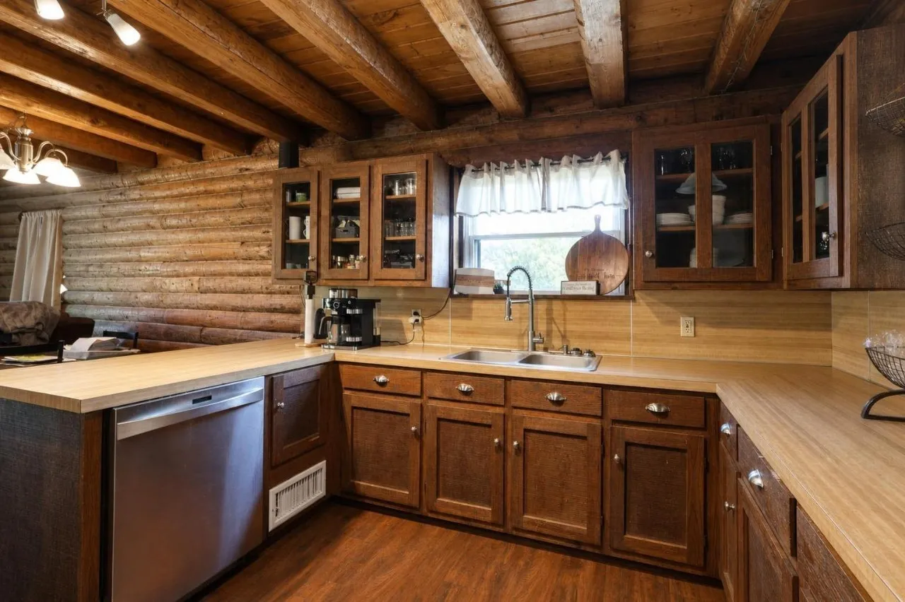 Single Family Residence For Sale in Cherokee County , 436 County Road 3802, Bullard, Texas 75757, 3 Bedroom, 2 Bathroom, Garage spaces, 1,968 Sqft, built in 2000, mls#21360361, Real Estate Agent in Bullard, Homes For Sale in Cherokee county, Homes For Sale in Bullard, Realtor in Bullard Texas, Real Estate Brokerage Independent Realty Texas, Luminita Cordes Realtor