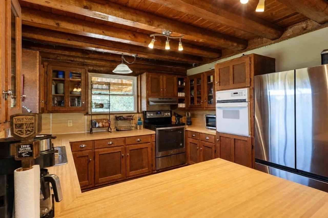 Single Family Residence For Sale in Cherokee County , 436 County Road 3802, Bullard, Texas 75757, 3 Bedroom, 2 Bathroom, Garage spaces, 1,968 Sqft, built in 2000, mls#21360361, Real Estate Agent in Bullard, Homes For Sale in Cherokee county, Homes For Sale in Bullard, Realtor in Bullard Texas, Real Estate Brokerage Independent Realty Texas, Luminita Cordes Realtor