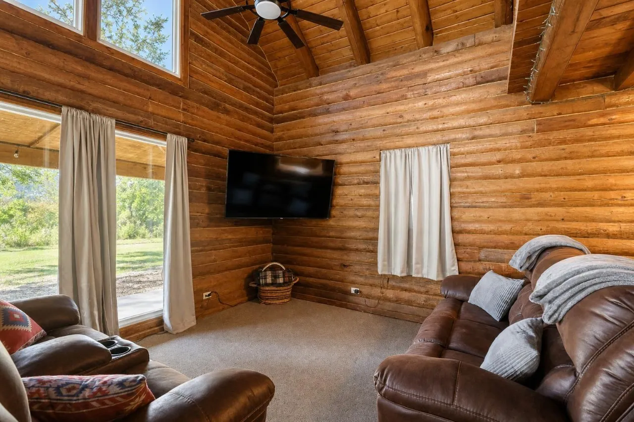 Single Family Residence For Sale in Cherokee County , 436 County Road 3802, Bullard, Texas 75757, 3 Bedroom, 2 Bathroom, Garage spaces, 1,968 Sqft, built in 2000, mls#21360361, Real Estate Agent in Bullard, Homes For Sale in Cherokee county, Homes For Sale in Bullard, Realtor in Bullard Texas, Real Estate Brokerage Independent Realty Texas, Luminita Cordes Realtor