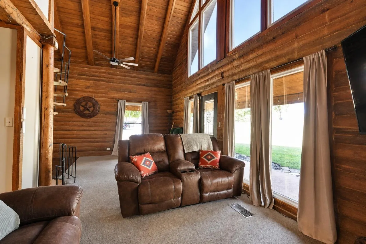 Single Family Residence For Sale in Cherokee County , 436 County Road 3802, Bullard, Texas 75757, 3 Bedroom, 2 Bathroom, Garage spaces, 1,968 Sqft, built in 2000, mls#21360361, Real Estate Agent in Bullard, Homes For Sale in Cherokee county, Homes For Sale in Bullard, Realtor in Bullard Texas, Real Estate Brokerage Independent Realty Texas, Luminita Cordes Realtor