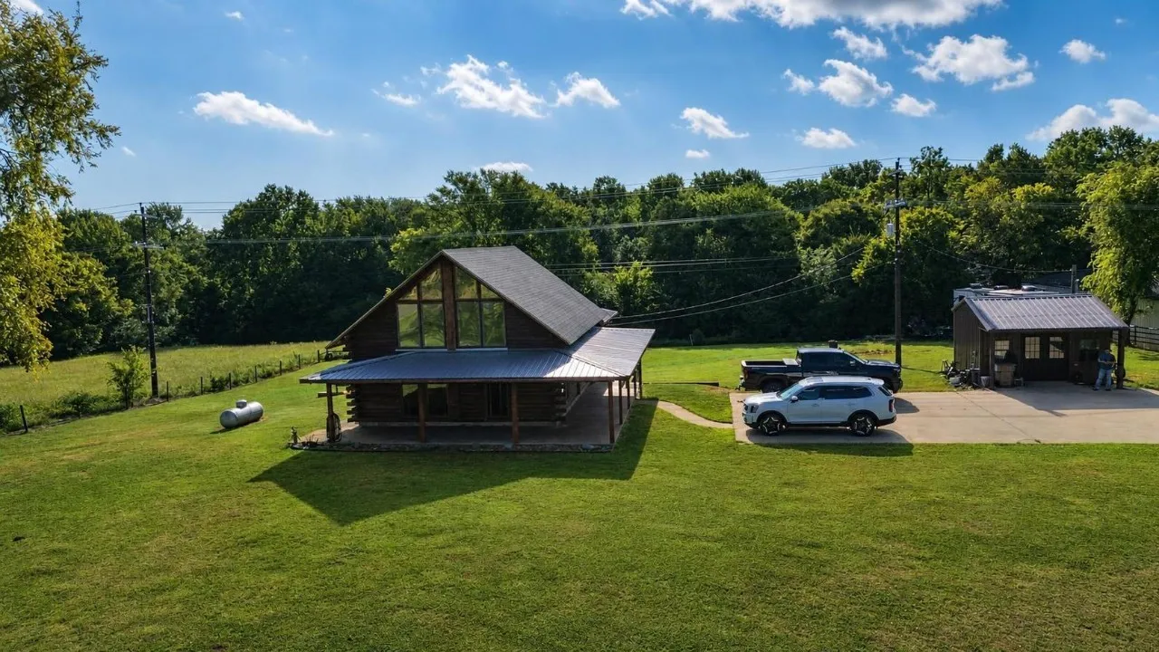 Single Family Residence For Sale in Cherokee County , 436 County Road 3802, Bullard, Texas 75757, 3 Bedroom, 2 Bathroom, Garage spaces, 1,968 Sqft, built in 2000, mls#21360361, Real Estate Agent in Bullard, Homes For Sale in Cherokee county, Homes For Sale in Bullard, Realtor in Bullard Texas, Real Estate Brokerage Independent Realty Texas, Luminita Cordes Realtor