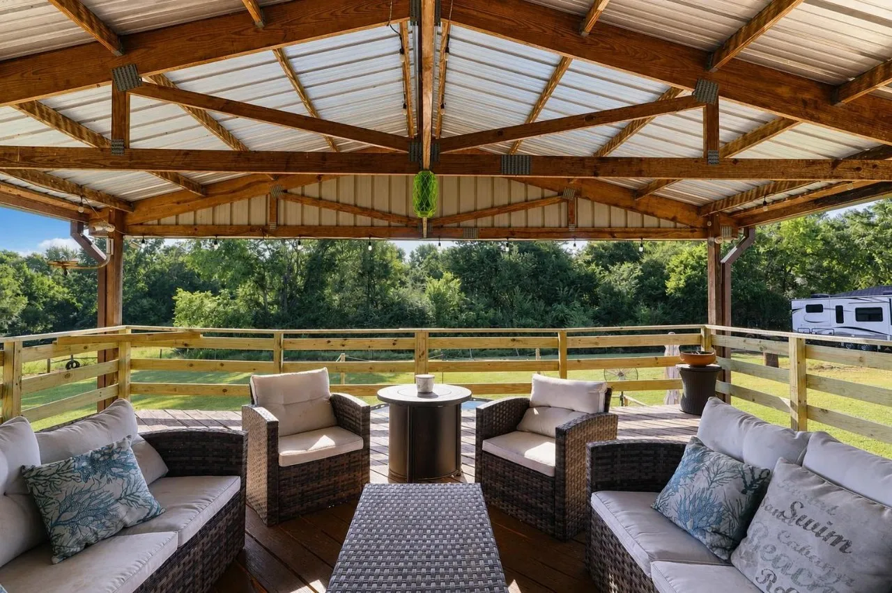 Single Family Residence For Sale in Cherokee County , 436 County Road 3802, Bullard, Texas 75757, 3 Bedroom, 2 Bathroom, Garage spaces, 1,968 Sqft, built in 2000, mls#21360361, Real Estate Agent in Bullard, Homes For Sale in Cherokee county, Homes For Sale in Bullard, Realtor in Bullard Texas, Real Estate Brokerage Independent Realty Texas, Luminita Cordes Realtor