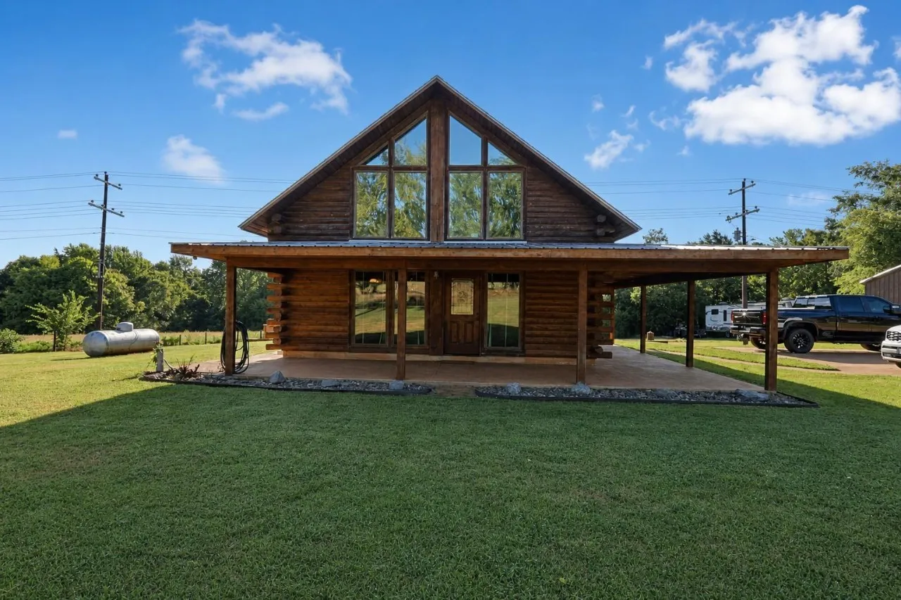Single Family Residence For Sale in Cherokee County , 436 County Road 3802, Bullard, Texas 75757, 3 Bedroom, 2 Bathroom, Garage spaces, 1,968 Sqft, built in 2000, mls#21360361, Real Estate Agent in Bullard, Homes For Sale in Cherokee county, Homes For Sale in Bullard, Realtor in Bullard Texas, Real Estate Brokerage Independent Realty Texas, Luminita Cordes Realtor