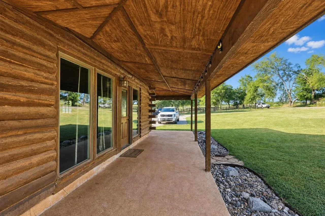 Single Family Residence For Sale in Cherokee County , 436 County Road 3802, Bullard, Texas 75757, 3 Bedroom, 2 Bathroom, Garage spaces, 1,968 Sqft, built in 2000, mls#21360361, Real Estate Agent in Bullard, Homes For Sale in Cherokee county, Homes For Sale in Bullard, Realtor in Bullard Texas, Real Estate Brokerage Independent Realty Texas, Luminita Cordes Realtor