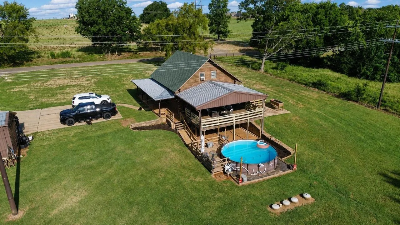 Single Family Residence For Sale in Cherokee County , 436 County Road 3802, Bullard, Texas 75757, 3 Bedroom, 2 Bathroom, Garage spaces, 1,968 Sqft, built in 2000, mls#21360361, Real Estate Agent in Bullard, Homes For Sale in Cherokee county, Homes For Sale in Bullard, Realtor in Bullard Texas, Real Estate Brokerage Independent Realty Texas, Luminita Cordes Realtor