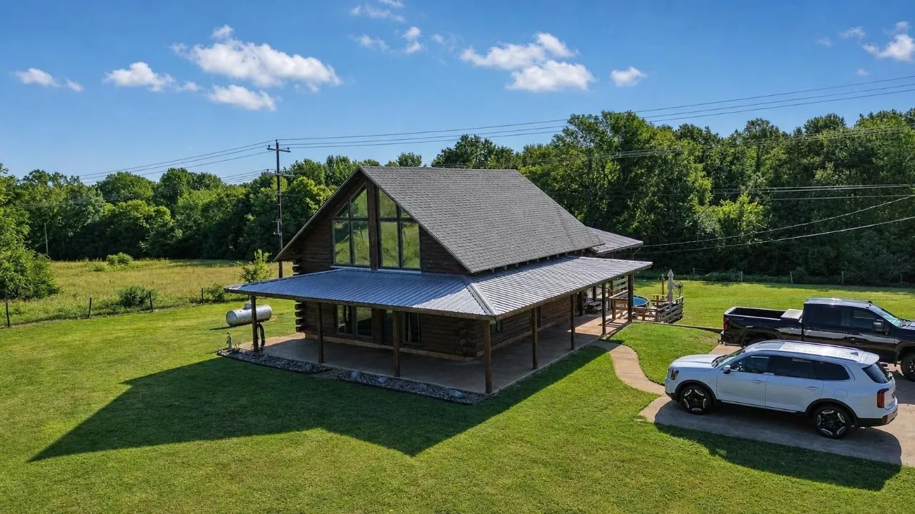 Single Family Residence For Sale in Cherokee County , 436 County Road 3802, Bullard, Texas 75757, 3 Bedroom, 2 Bathroom, Garage spaces, 1,968 Sqft, built in 2000, mls#21360361, Real Estate Agent in Bullard, Homes For Sale in Cherokee county, Homes For Sale in Bullard, Realtor in Bullard Texas, Real Estate Brokerage Independent Realty Texas, Luminita Cordes Realtor
