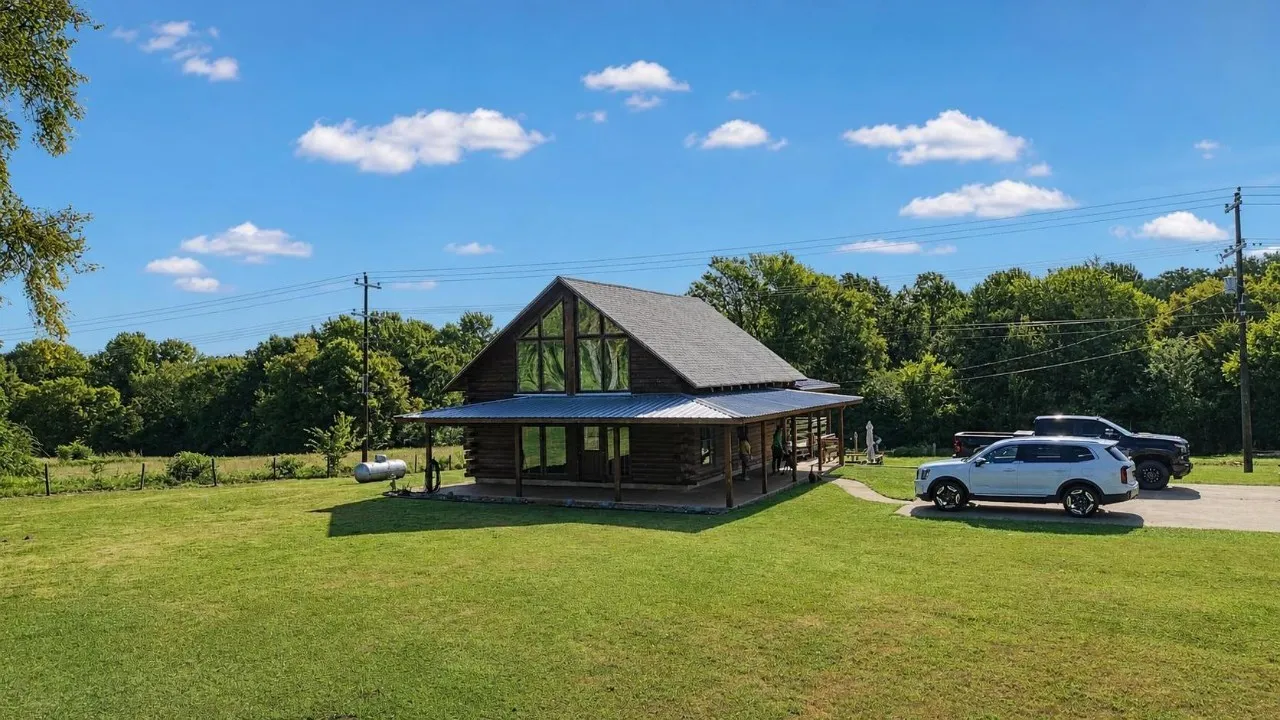 Single Family Residence For Sale in Cherokee County , 436 County Road 3802, Bullard, Texas 75757, 3 Bedroom, 2 Bathroom, Garage spaces, 1,968 Sqft, built in 2000, mls#21360361, Real Estate Agent in Bullard, Homes For Sale in Cherokee county, Homes For Sale in Bullard, Realtor in Bullard Texas, Real Estate Brokerage Independent Realty Texas, Luminita Cordes Realtor