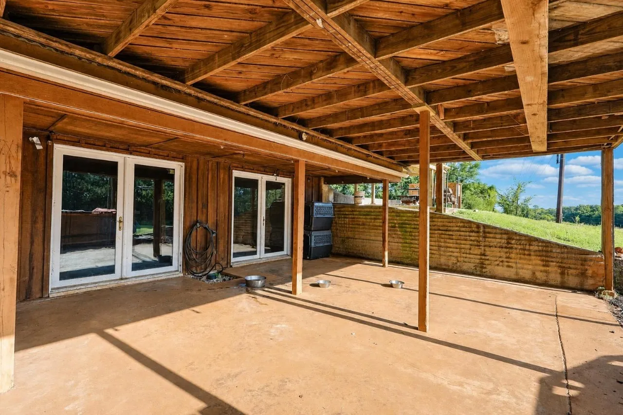 Single Family Residence For Sale in Cherokee County , 436 County Road 3802, Bullard, Texas 75757, 3 Bedroom, 2 Bathroom, Garage spaces, 1,968 Sqft, built in 2000, mls#21360361, Real Estate Agent in Bullard, Homes For Sale in Cherokee county, Homes For Sale in Bullard, Realtor in Bullard Texas, Real Estate Brokerage Independent Realty Texas, Luminita Cordes Realtor
