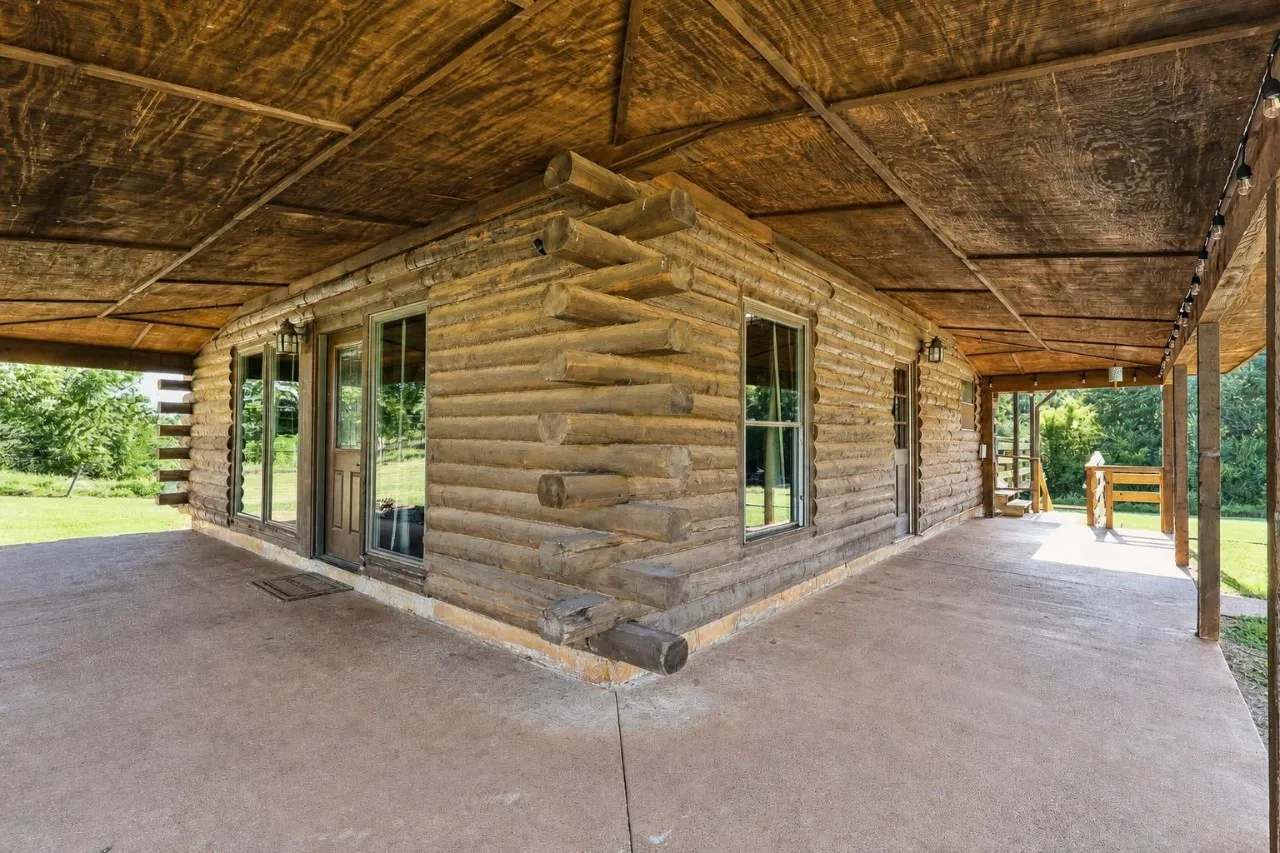 Single Family Residence For Sale in Cherokee County , 436 County Road 3802, Bullard, Texas 75757, 3 Bedroom, 2 Bathroom, Garage spaces, 1,968 Sqft, built in 2000, mls#21360361, Real Estate Agent in Bullard, Homes For Sale in Cherokee county, Homes For Sale in Bullard, Realtor in Bullard Texas, Real Estate Brokerage Independent Realty Texas, Luminita Cordes Realtor