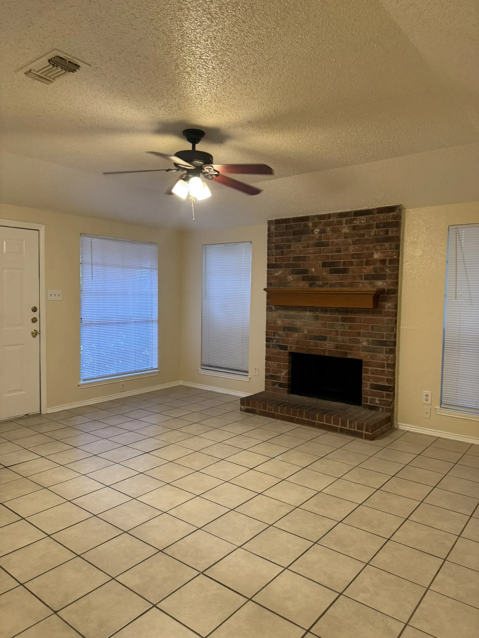 Duplex For Sale in Tarrant County , 4516 Halyard Court 4516-4520, Fort Worth, Texas 76135, 4 Bedroom, 4 Bathroom, 2 Garage spaces, 0 Sqft, built in 1985, mls#21360397, Real Estate Agent in Fort Worth, Homes For Sale in Tarrant county, Homes For Sale in Fort Worth, Realtor in Fort Worth Texas, Real Estate Brokerage Independent Realty Texas, Luminita Cordes Realtor
