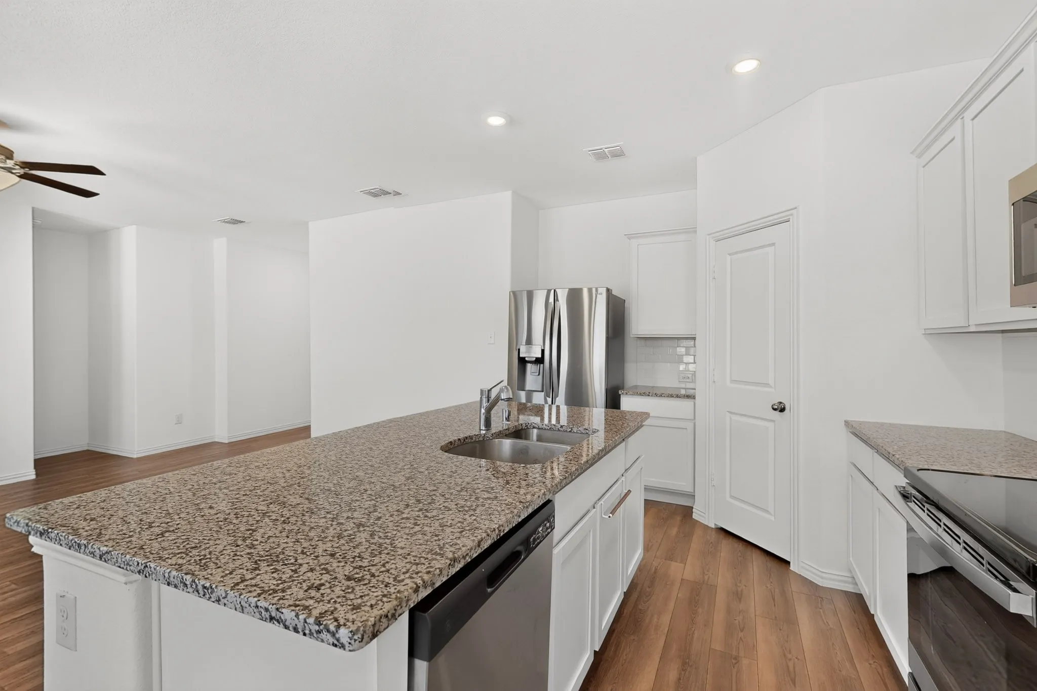 Single Family Residence For Rent in Denton County , 11609 Silver Queen Drive, Aubrey, Texas 76227, 4 Bedroom, 2 Bathroom, 2 Garage spaces, 1,838 Sqft, built in 2022, Price $2,250, mls#21360217, Real Estate Agent in Aubrey, Homes For Rent in Denton county, Homes For Rent in Aubrey, Realtor in Aubrey Texas, Real Estate Brokerage Independent Realty Texas, Luminita Cordes Realtor