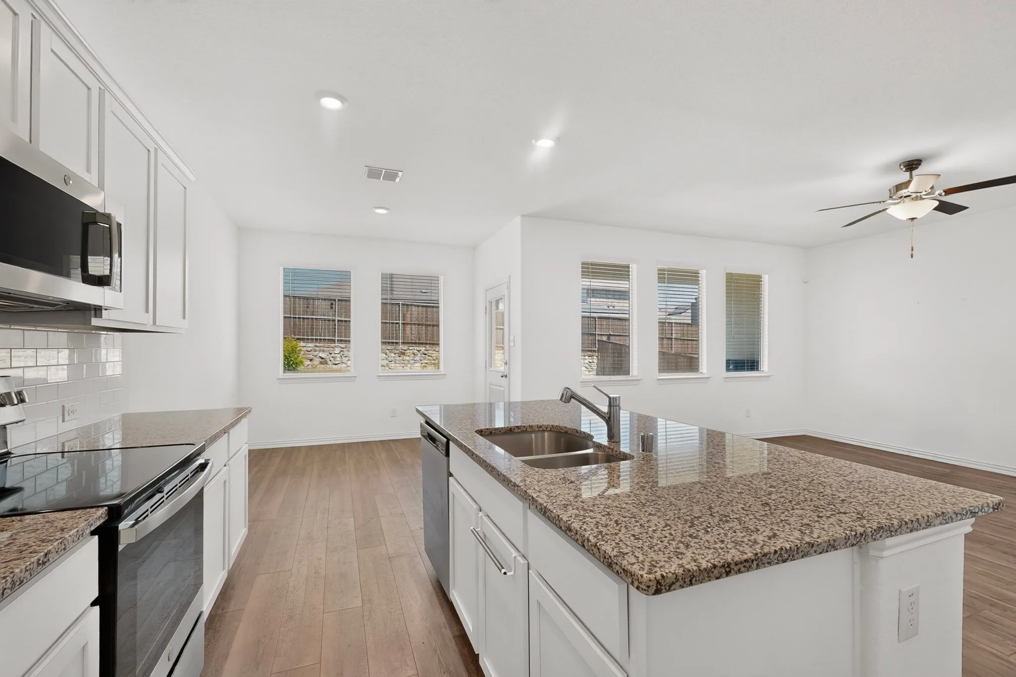 Single Family Residence For Rent in Denton County , 11609 Silver Queen Drive, Aubrey, Texas 76227, 4 Bedroom, 2 Bathroom, 2 Garage spaces, 1,838 Sqft, built in 2022, Price $2,250, mls#21360217, Real Estate Agent in Aubrey, Homes For Rent in Denton county, Homes For Rent in Aubrey, Realtor in Aubrey Texas, Real Estate Brokerage Independent Realty Texas, Luminita Cordes Realtor