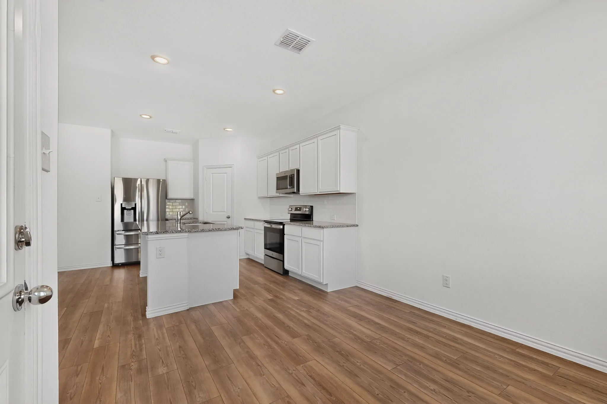 Single Family Residence For Rent in Denton County , 11609 Silver Queen Drive, Aubrey, Texas 76227, 4 Bedroom, 2 Bathroom, 2 Garage spaces, 1,838 Sqft, built in 2022, Price $2,250, mls#21360217, Real Estate Agent in Aubrey, Homes For Rent in Denton county, Homes For Rent in Aubrey, Realtor in Aubrey Texas, Real Estate Brokerage Independent Realty Texas, Luminita Cordes Realtor