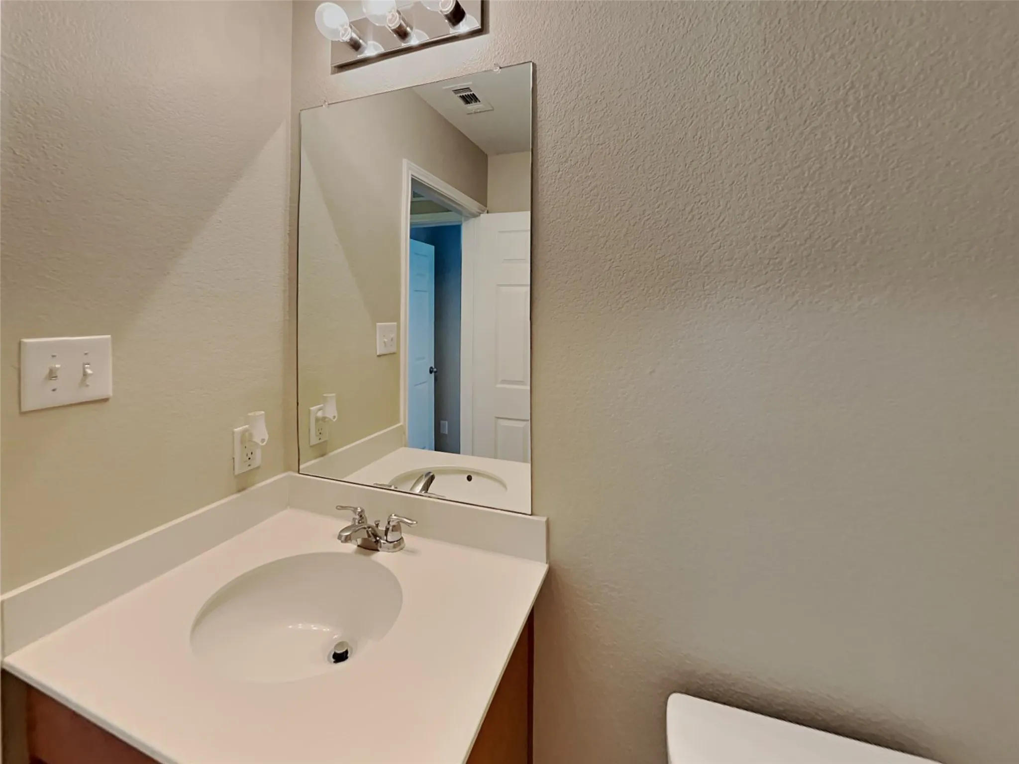 Single Family Residence For Sale in Tarrant County , 1108 Hickory Bend Lane, Fort Worth, Texas 76108, 3 Bedroom, 2 Bathroom, 2 Garage spaces, 2,348 Sqft, built in 2007, mls#21360369, Real Estate Agent in Fort Worth, Homes For Sale in Tarrant county, Homes For Sale in Fort Worth, Realtor in Fort Worth Texas, Real Estate Brokerage Independent Realty Texas, Luminita Cordes Realtor
