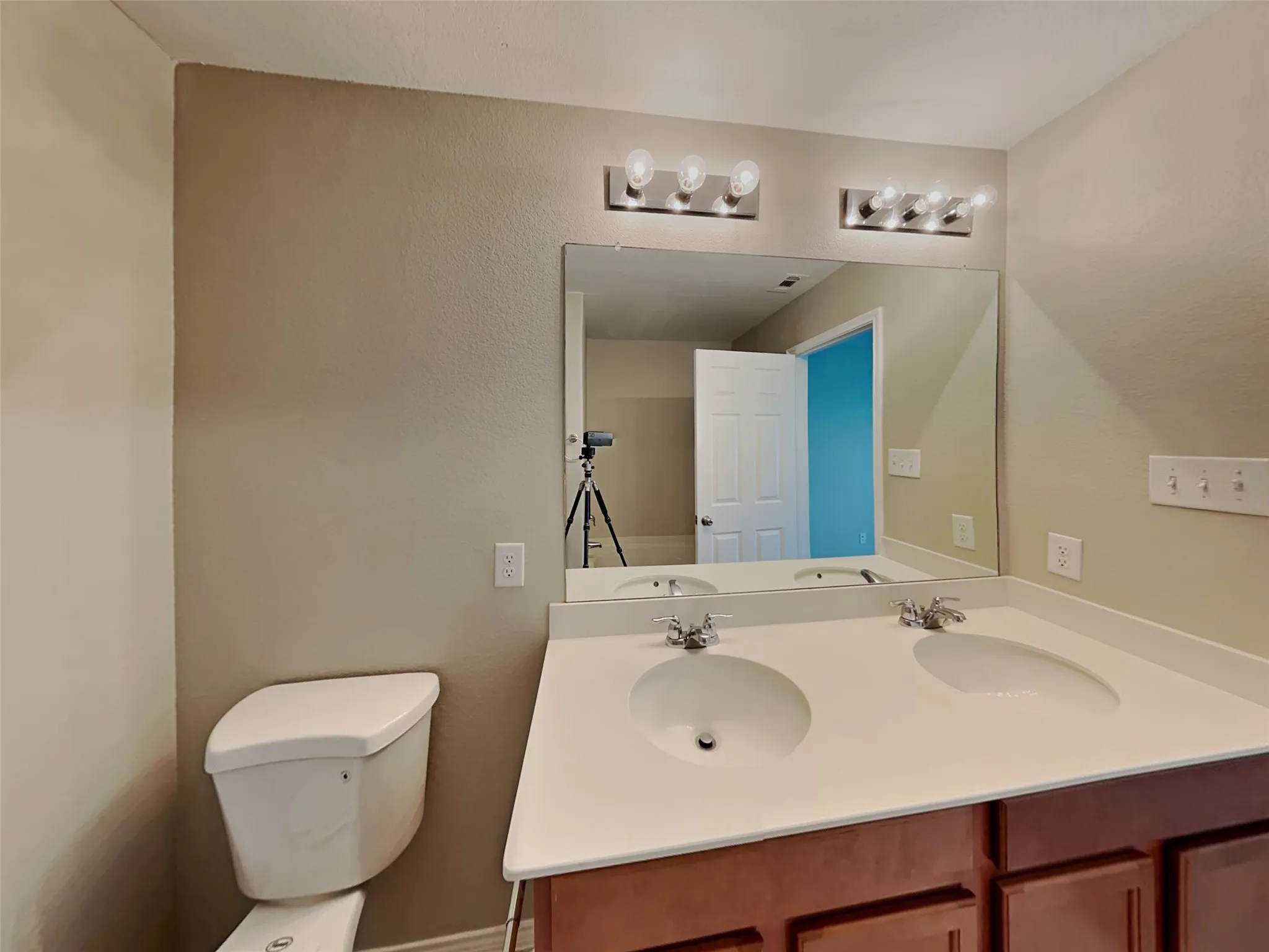 Single Family Residence For Sale in Tarrant County , 1108 Hickory Bend Lane, Fort Worth, Texas 76108, 3 Bedroom, 2 Bathroom, 2 Garage spaces, 2,348 Sqft, built in 2007, mls#21360369, Real Estate Agent in Fort Worth, Homes For Sale in Tarrant county, Homes For Sale in Fort Worth, Realtor in Fort Worth Texas, Real Estate Brokerage Independent Realty Texas, Luminita Cordes Realtor