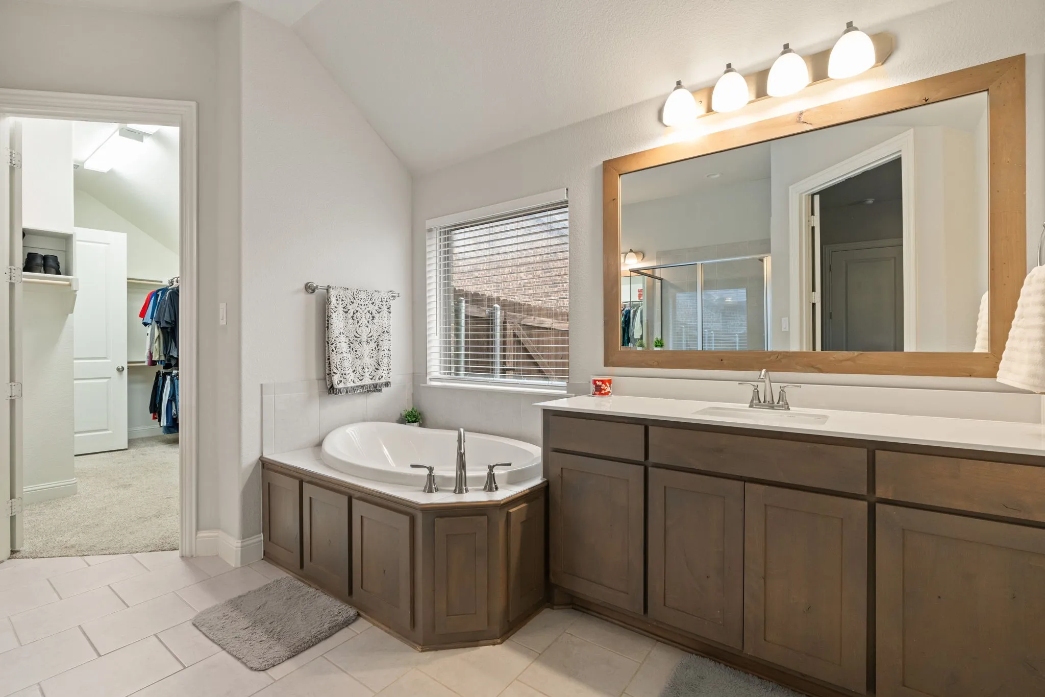 Single Family Residence For Rent in Ellis County , 225 Lariat Trail, Waxahachie, Texas 75165, 4 Bedroom, 3 Bathroom, 2 Garage spaces, 2,506 Sqft, built in 2020, mls#21360419, Real Estate Agent in Waxahachie, Homes For Rent in Ellis county, Homes For Rent in Waxahachie, Realtor in Waxahachie Texas, Real Estate Brokerage Independent Realty Texas, Luminita Cordes Realtor